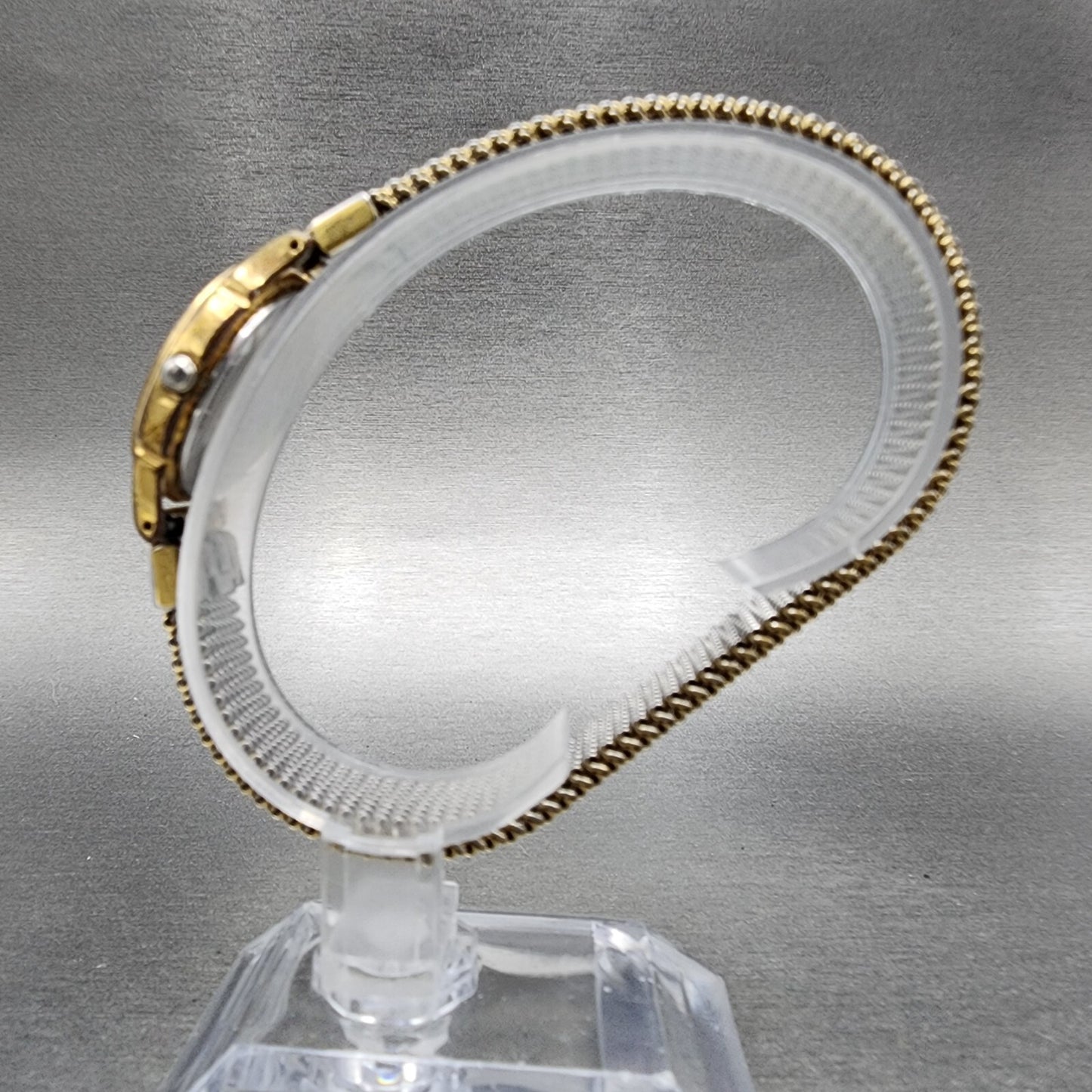 Seiko ALBA Watch Women 26mm Cream Dial Gold Tone Round V501-0ET0 New Battery