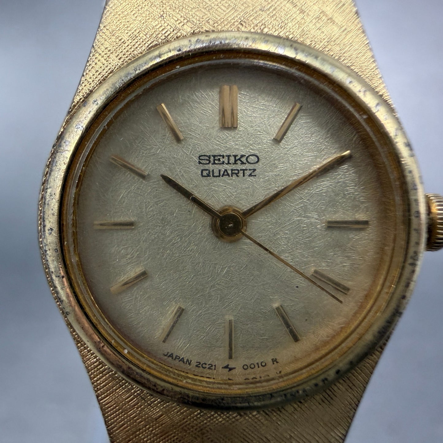 Seiko Watch Women 20mm Champagne Dial Gold Tone Round 2c21-0010 New Battery JUG81