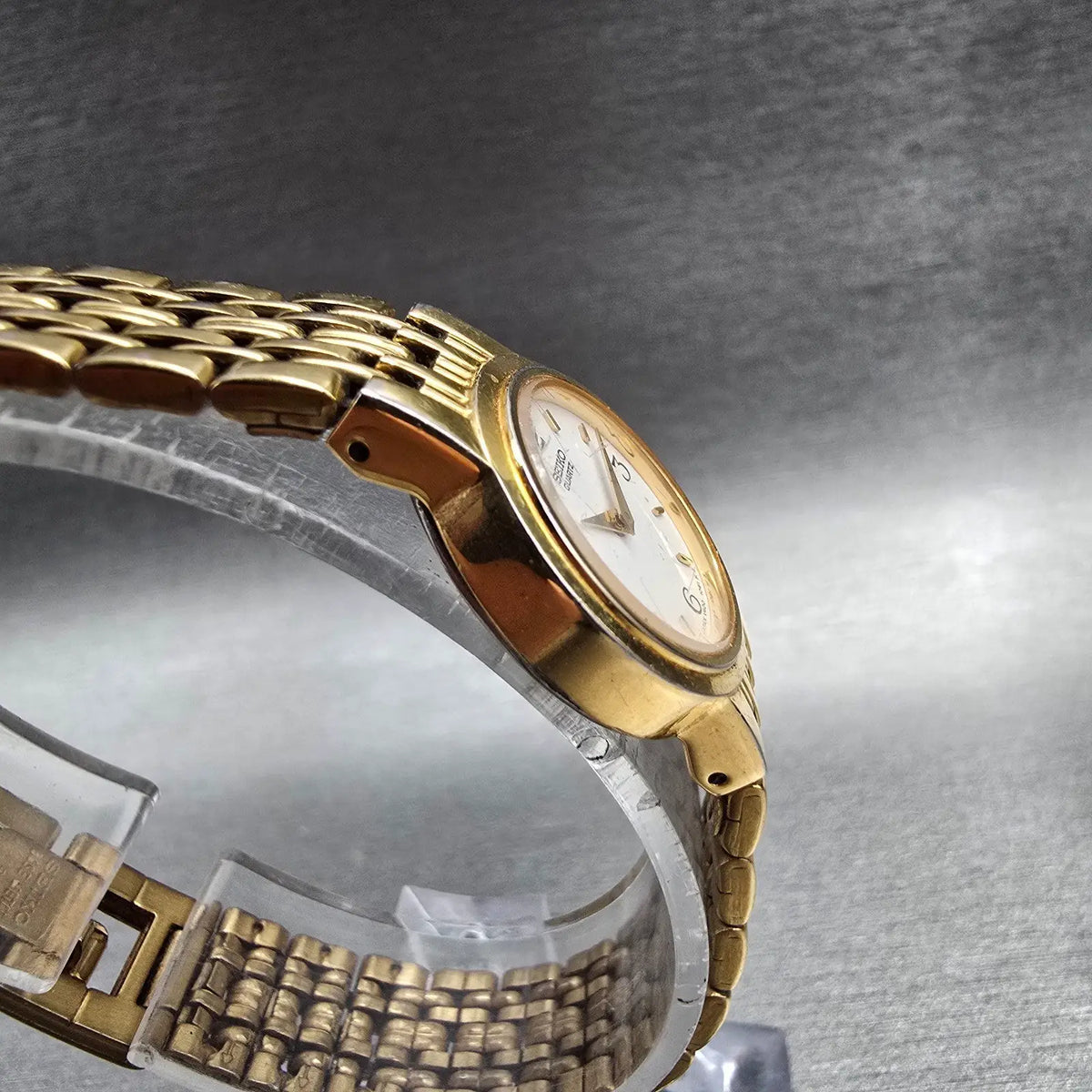 Seiko Watch Women 19mm White Dial Gold Tone Round V400-0368 New Battery3