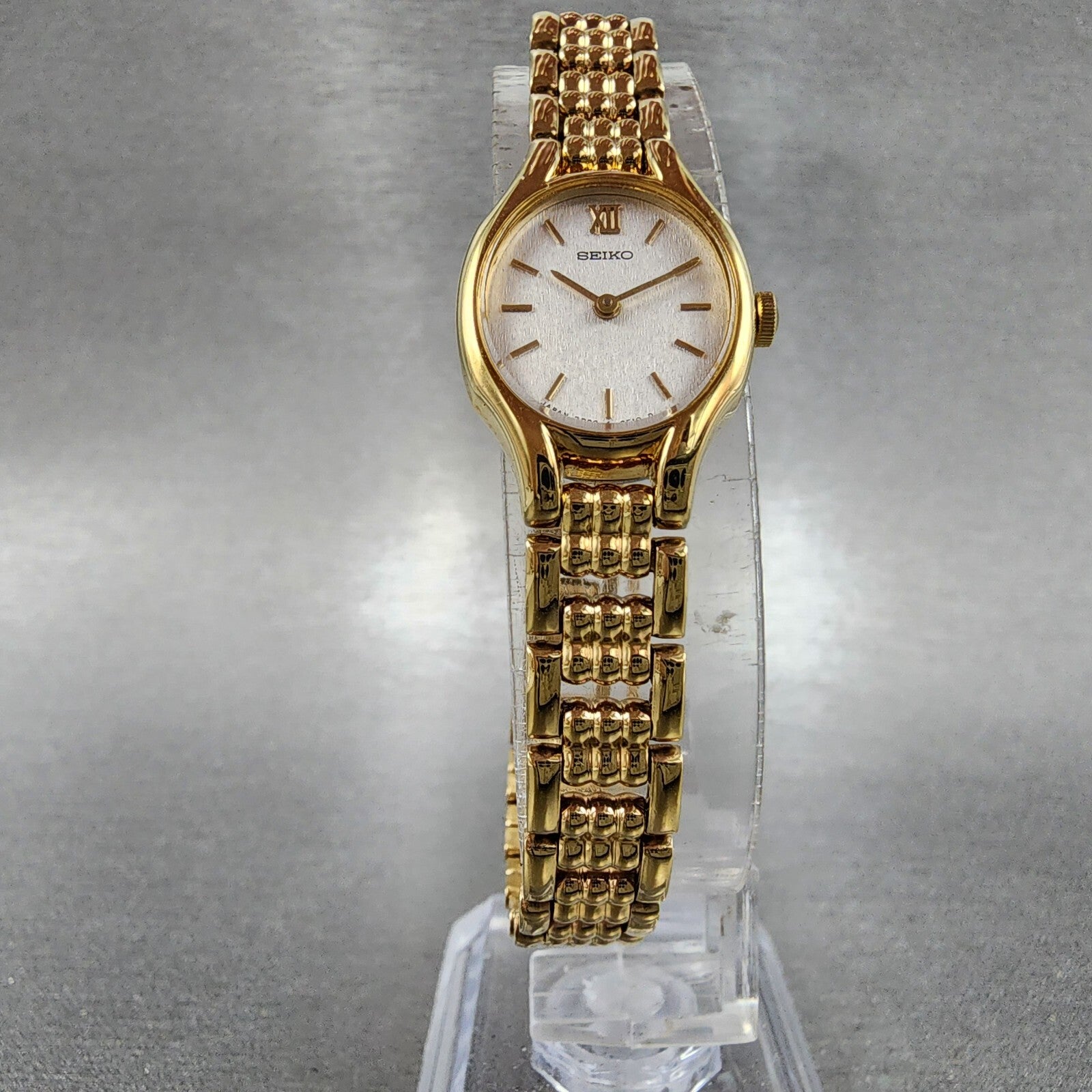 Seiko Watch Women 18mm Silver Dial Gold Tone Oval 2p206230 New Battery5