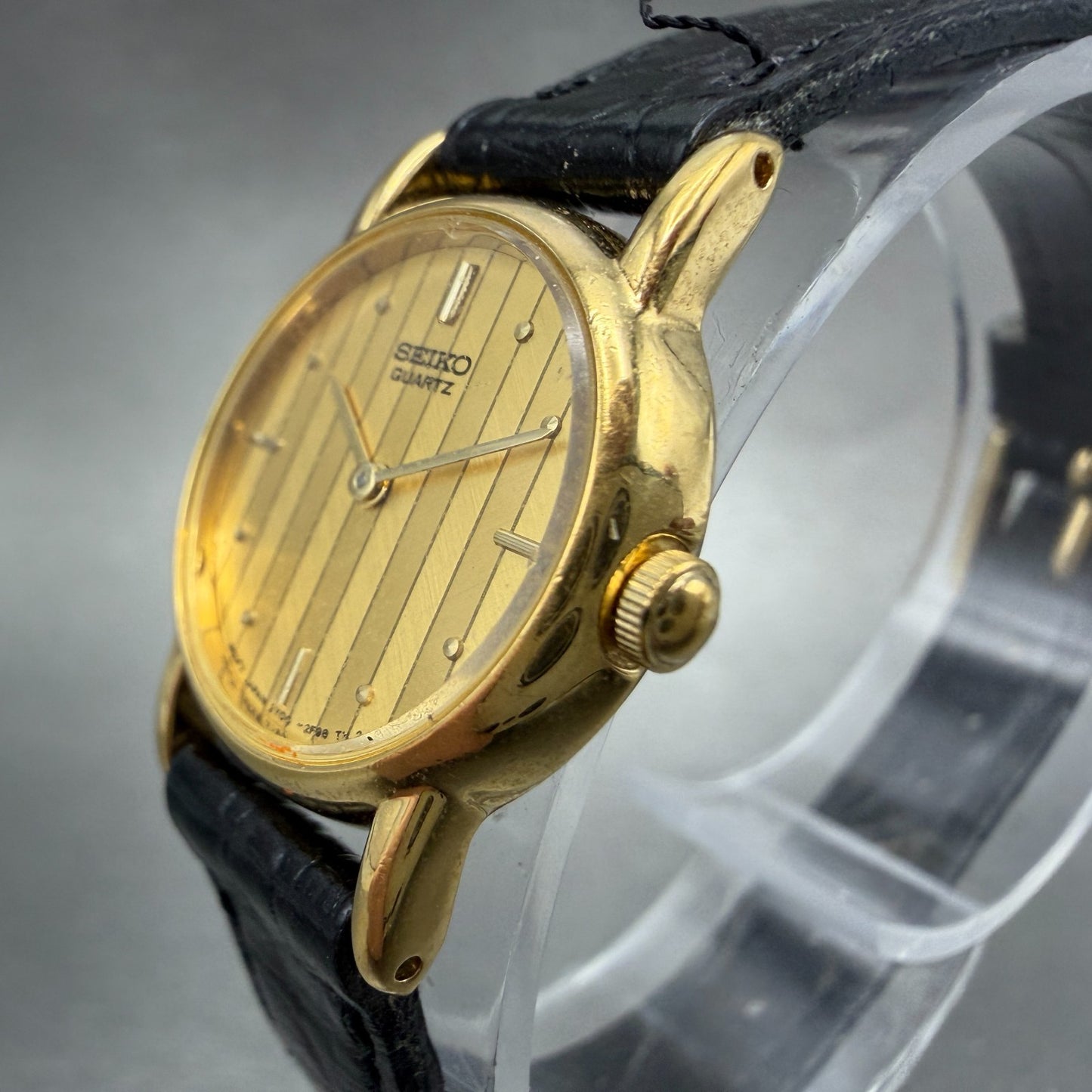 Seiko Watch Women 20mm Champagne Dial Gold Tone Round 2Y00-0A10 New Battery VTG2