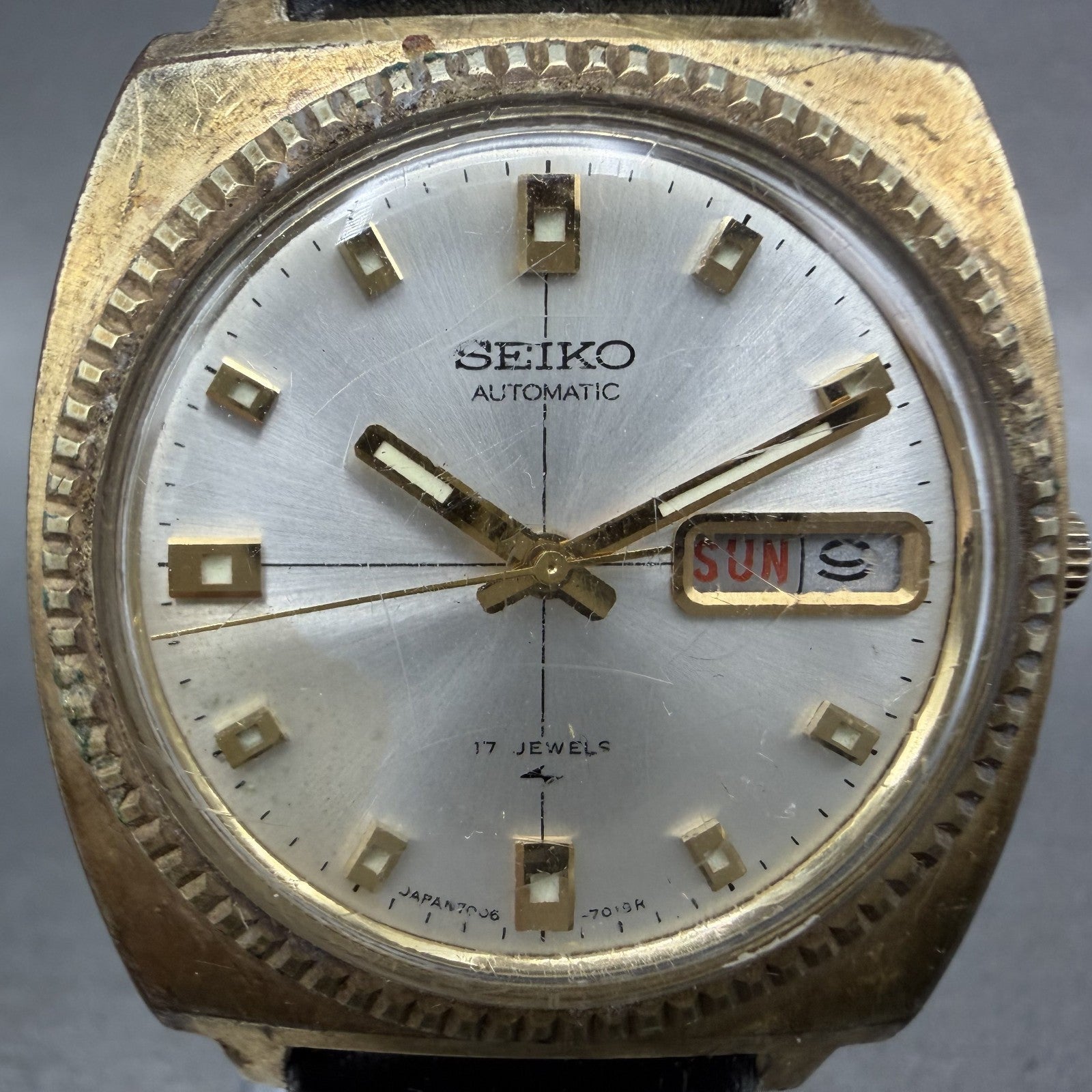 Seiko Automatic Watch Men 35mm Silver Dial Gold Tone Daydate 7006-7019 New Batt1