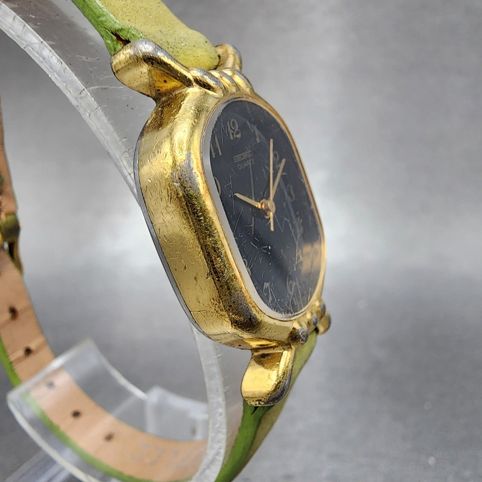 Seiko Watch Women 21mm Black Dial Gold Tone Oval 26215230 New Battery3