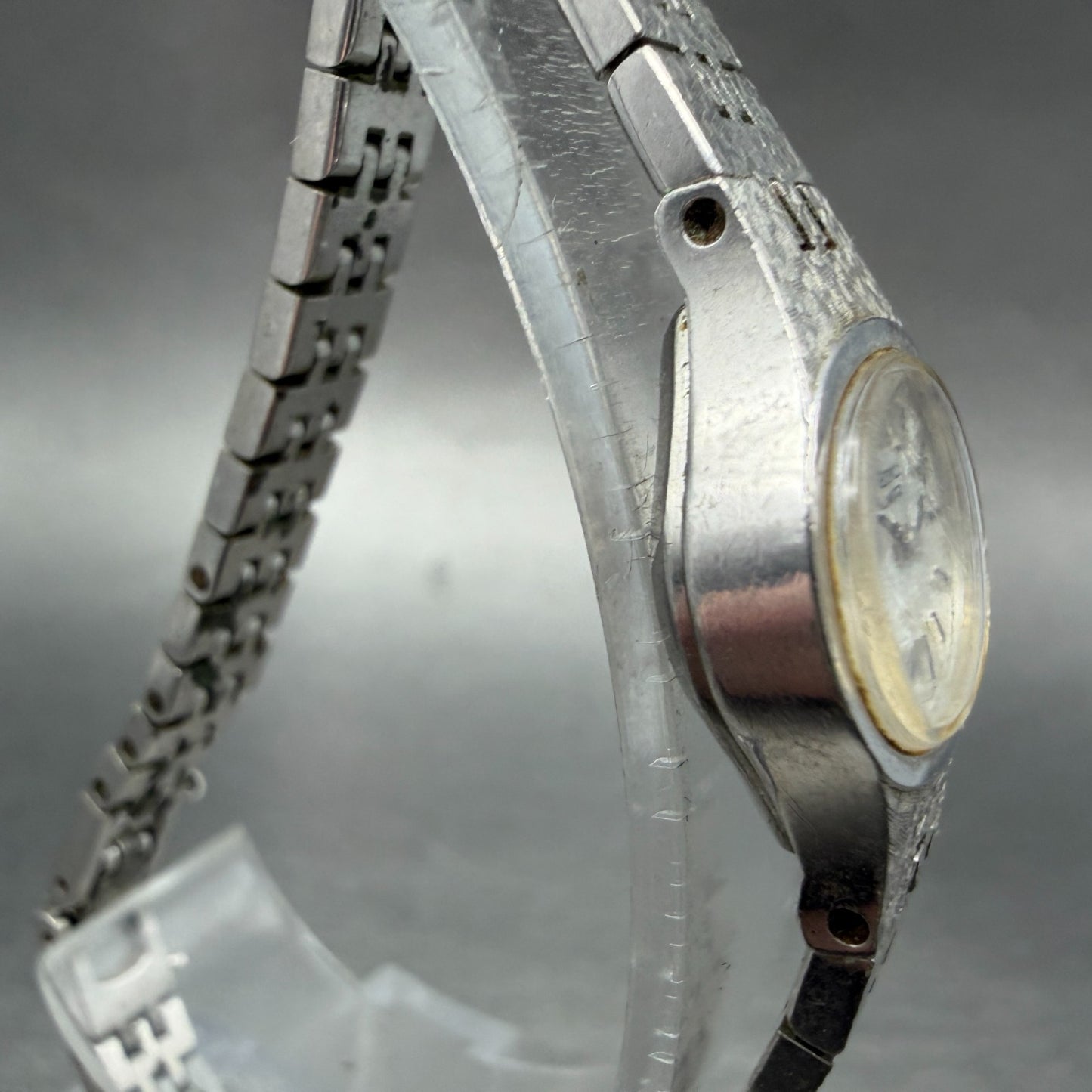 Seiko Watch Women 17mm Silver Dial Silver Tone Oval 1400-7389 New Battery VTG G93