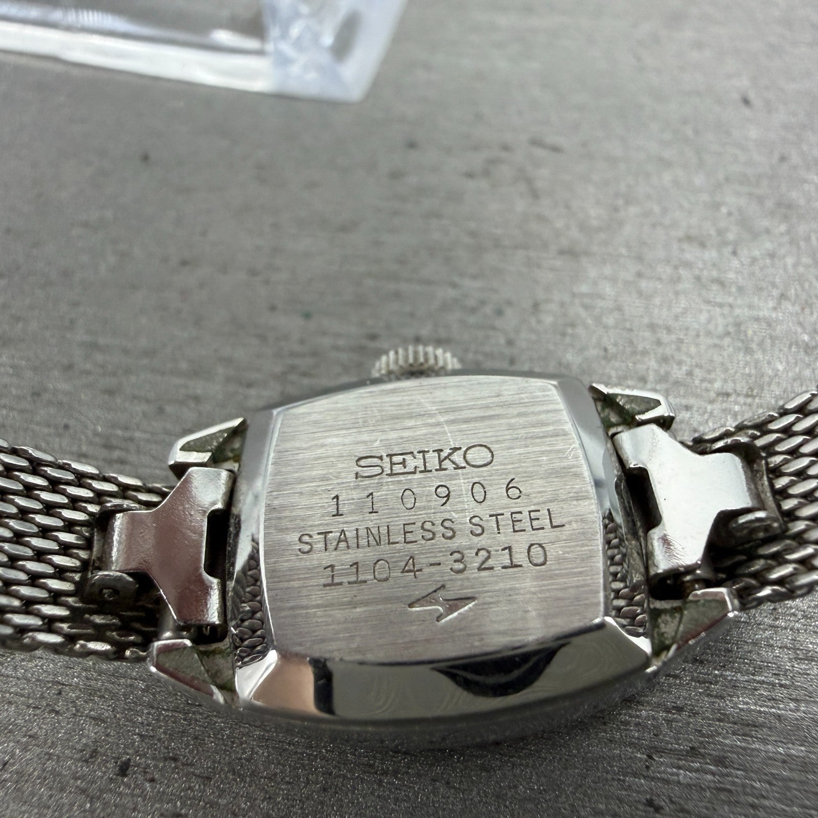 Seiko Tank Watch Women 17mm Silver Dial Silver Tone manual 1104-3210 Runs9