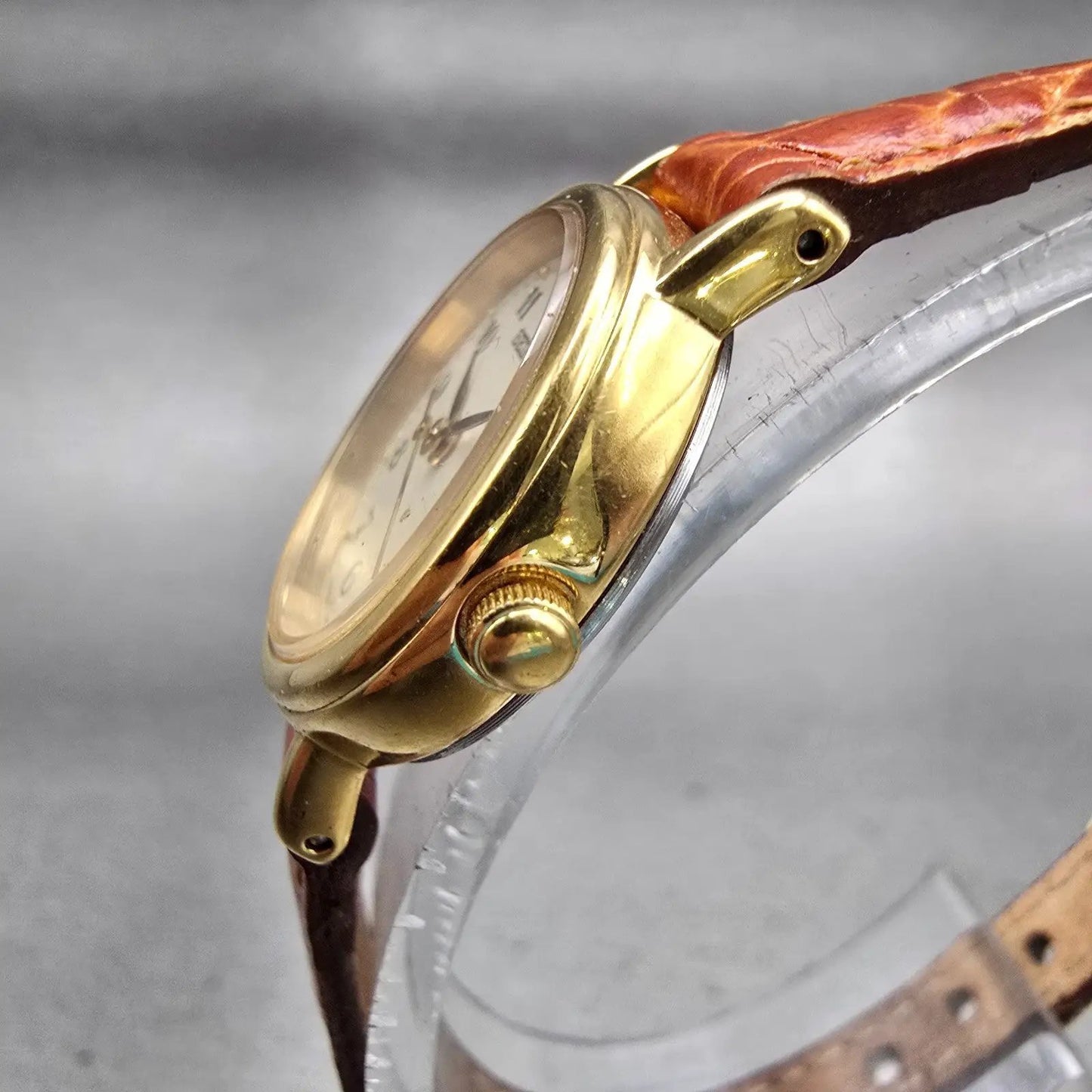 Seiko Watch Women 22mm Ivory Dial Gold Tone Round 1N01-0K40 New Battery Vintage2