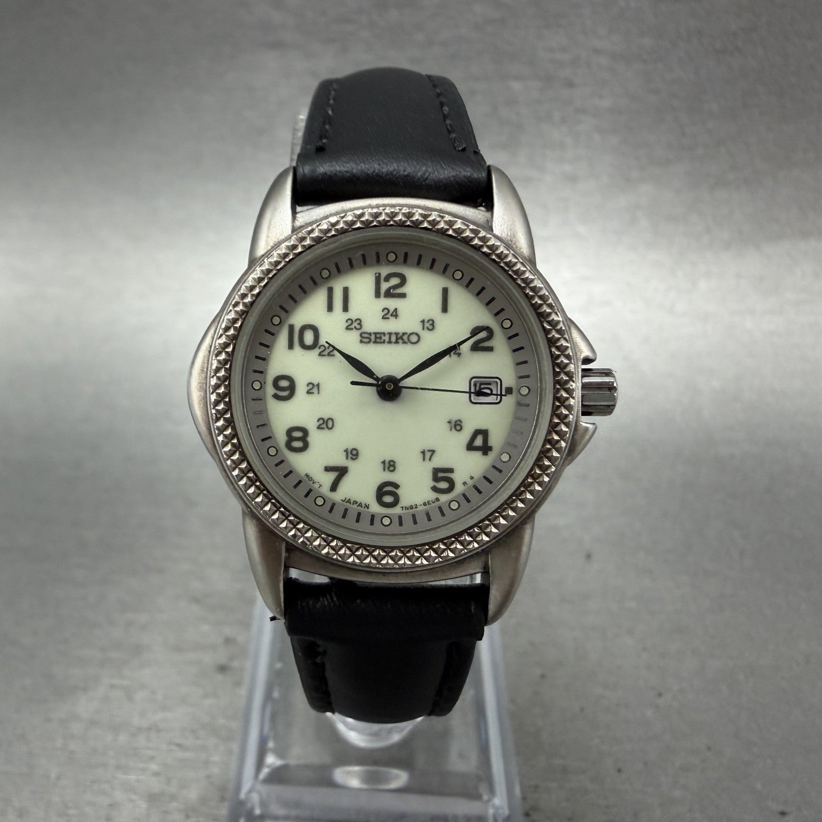 Seiko Watch Women 27mm Luminous Dial Silver Tone Date 7N82-6D09 New Battery0