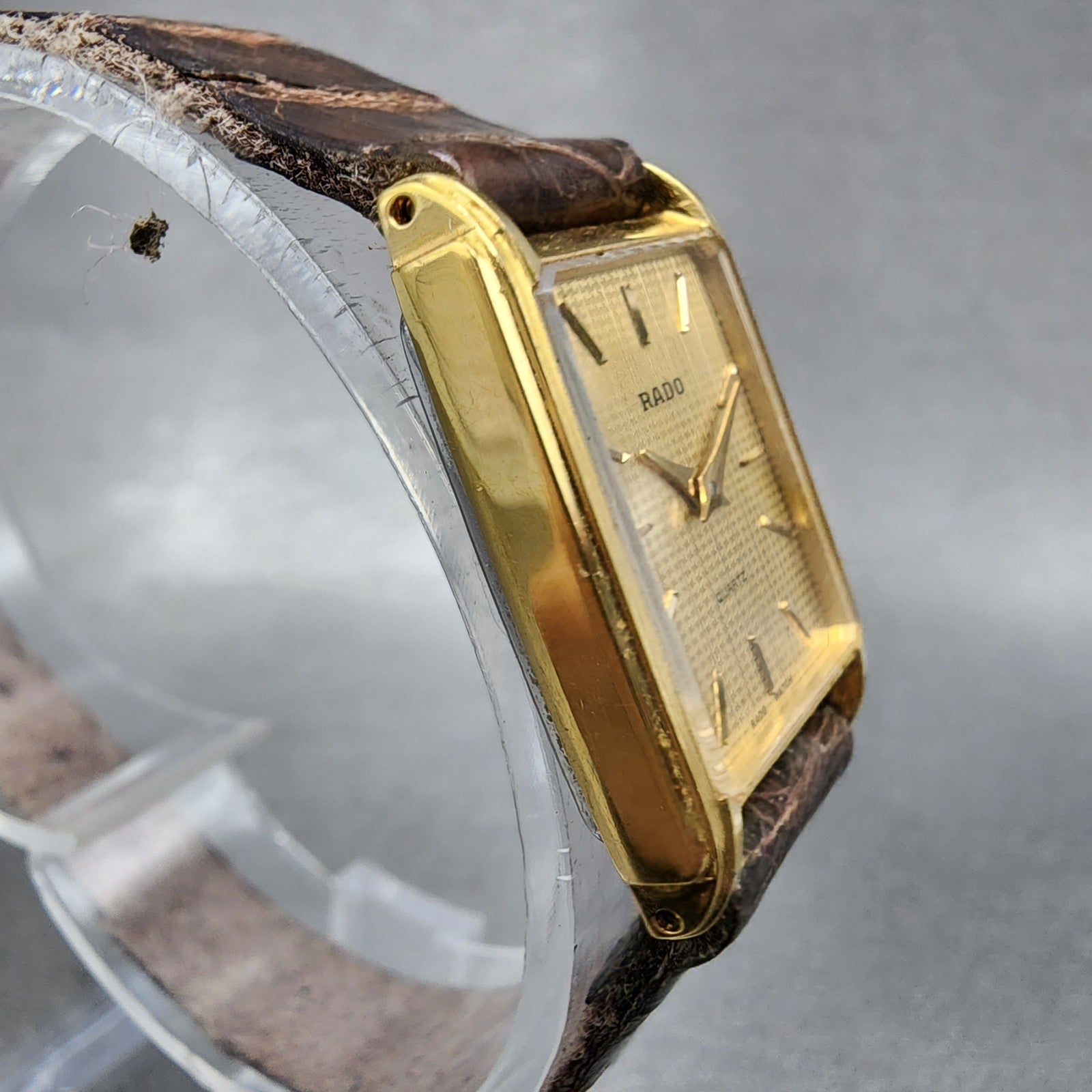 Rado Tank Watch Women 18mm Gold Dial Gold Tone Rectangle 133.9555.2 New Battery3