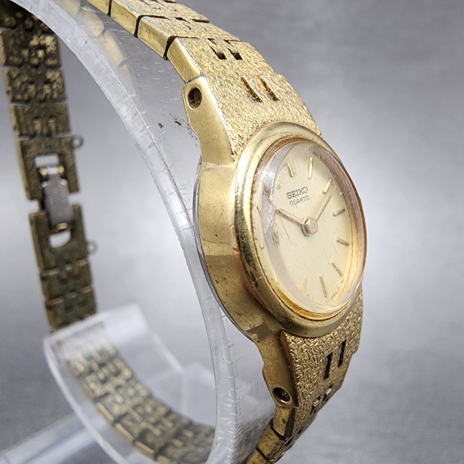 Seiko Watch Women 17mm Champange Dial Gold Tone Round 2C200209 New Battery3