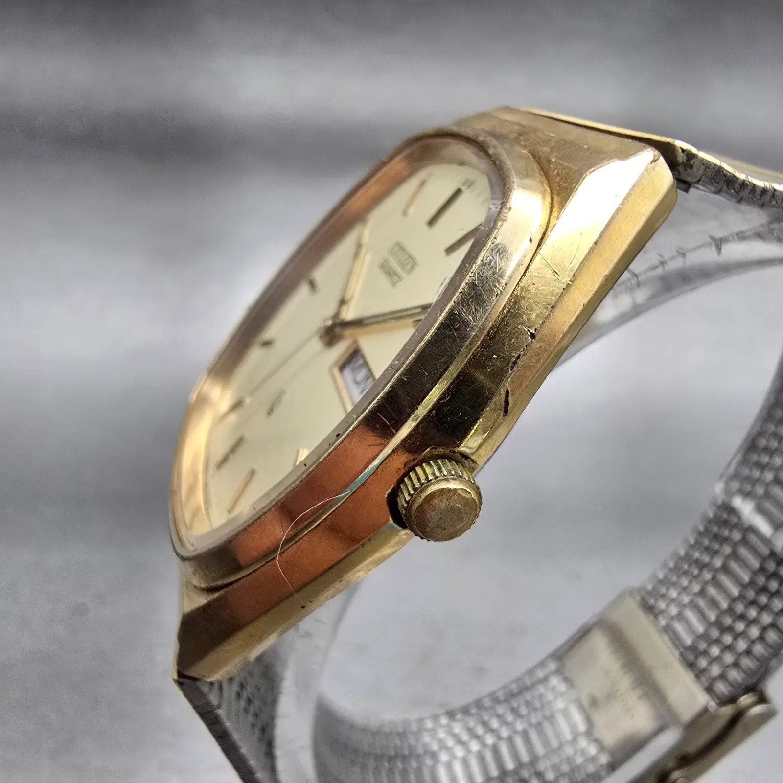 Citizen CQ Watch Men 34mm Champagne Dial Gold Tone Daydate 4-211898 New Battery2