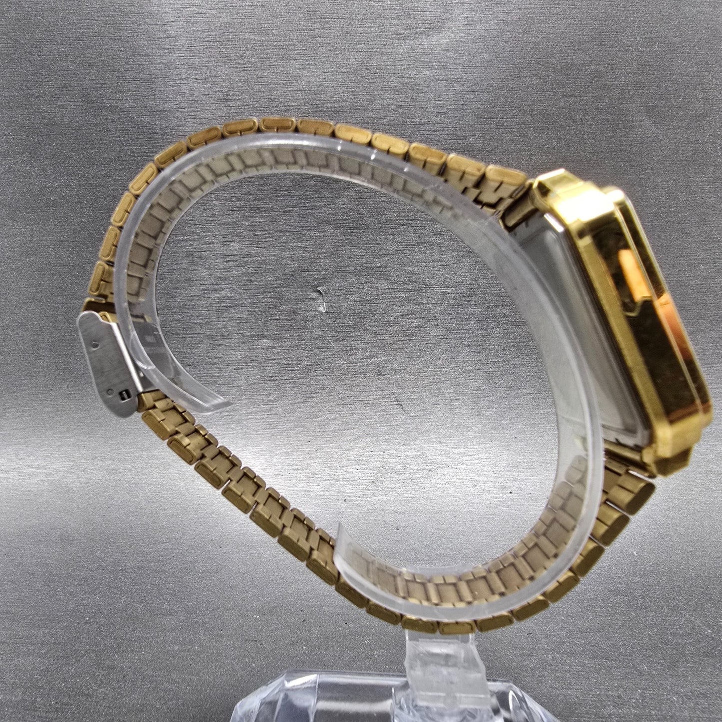 Casio A120WE Watch Men 33mm Gold Dial Gold Tone Alarm Chronograph New Battery8