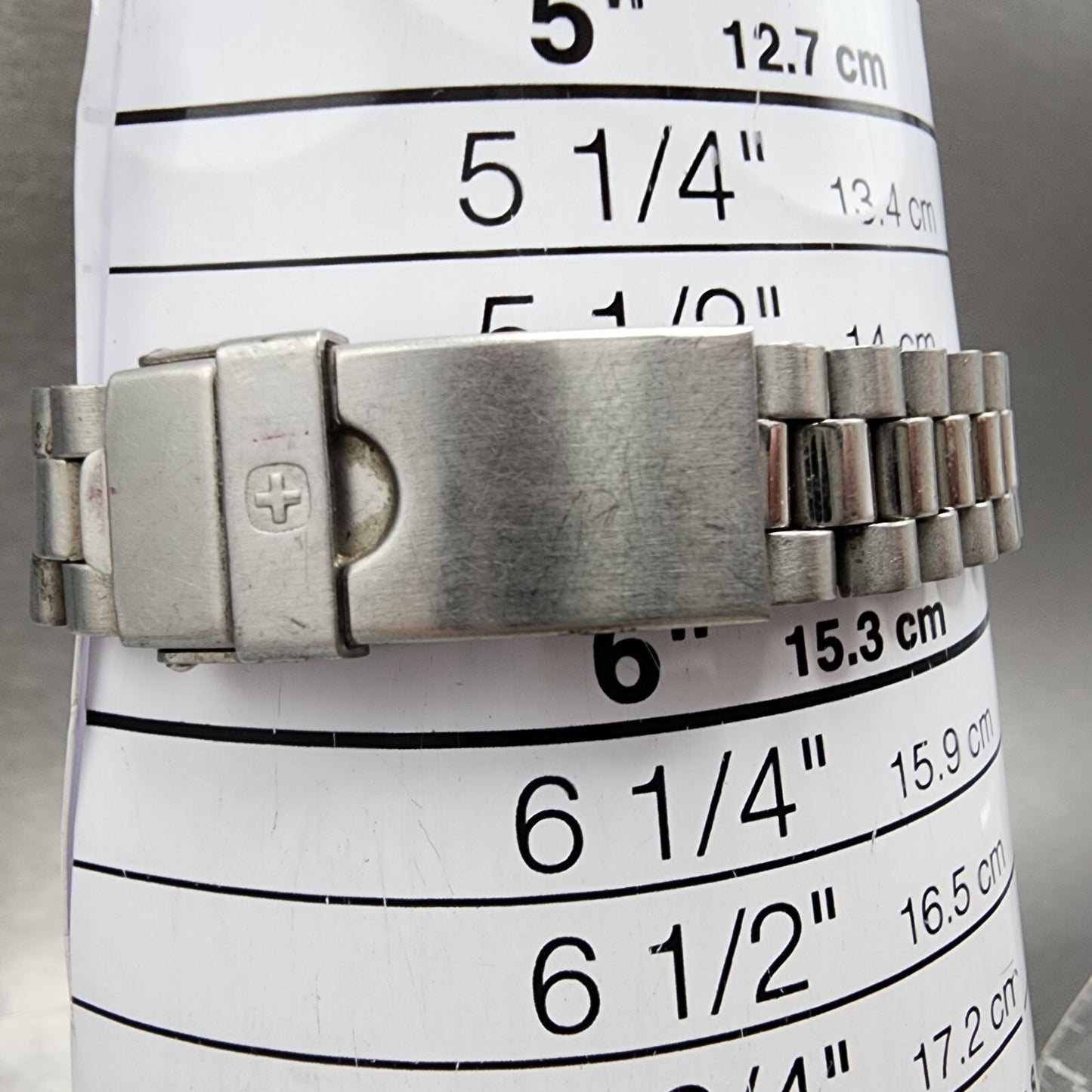Wenger SAK Design Watch Women 29mm Salmon Dial Silver Tone Date Round New Batt