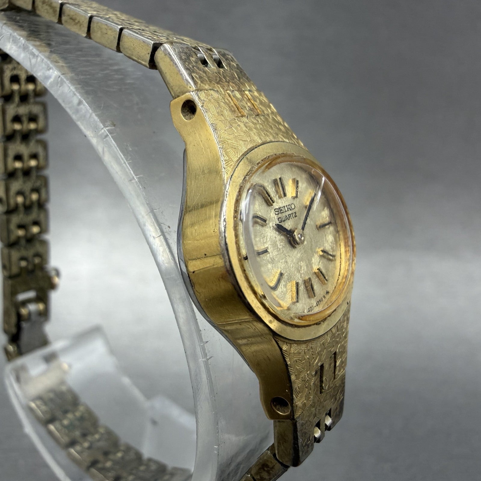Seiko Watch Women 17mm Gold Dial Gold Tone Oval 1400-7389 New Battery Vintage AN3