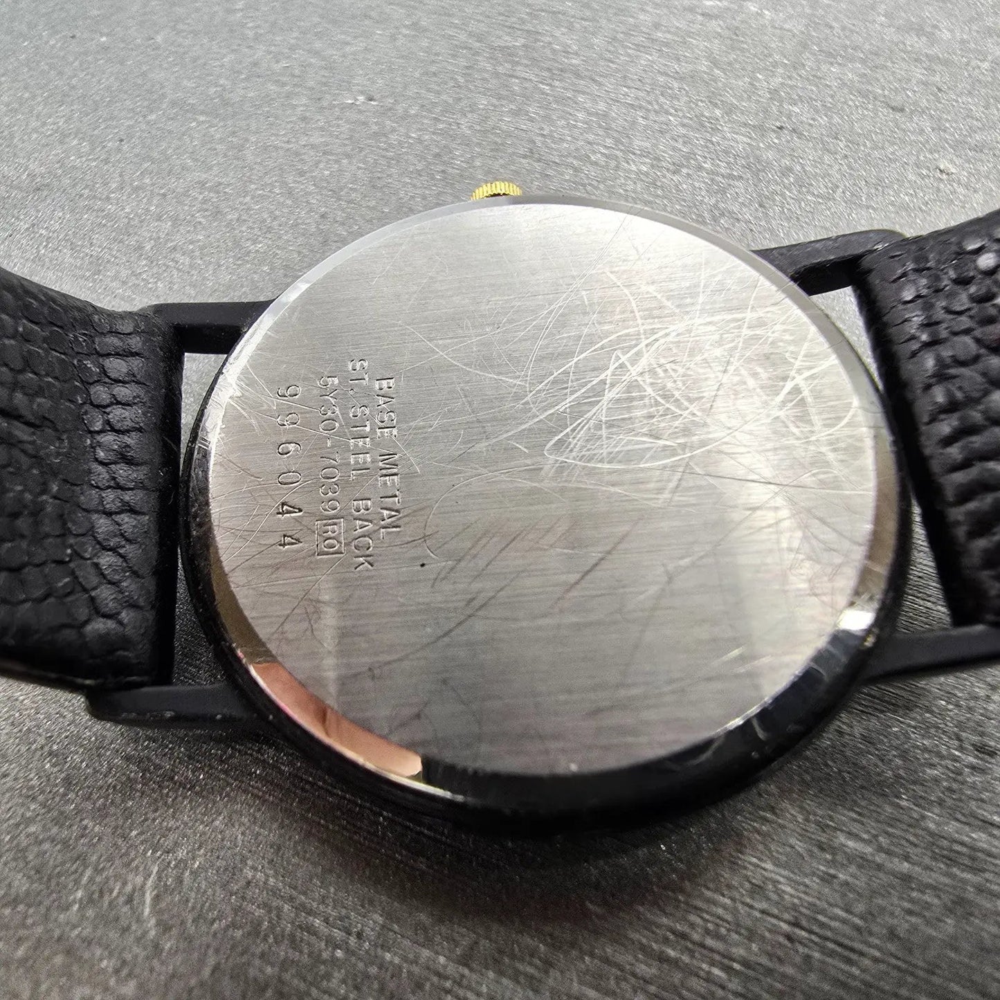 Seiko Watch Men 32mm Black Dial Black & Gold Tone Round 5Y30-7039 PARTS10