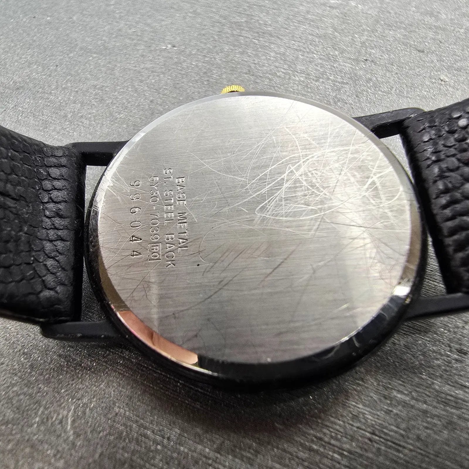 Seiko Watch Men 32mm Black Dial Black & Gold Tone Round 5Y30-7039 PARTS10