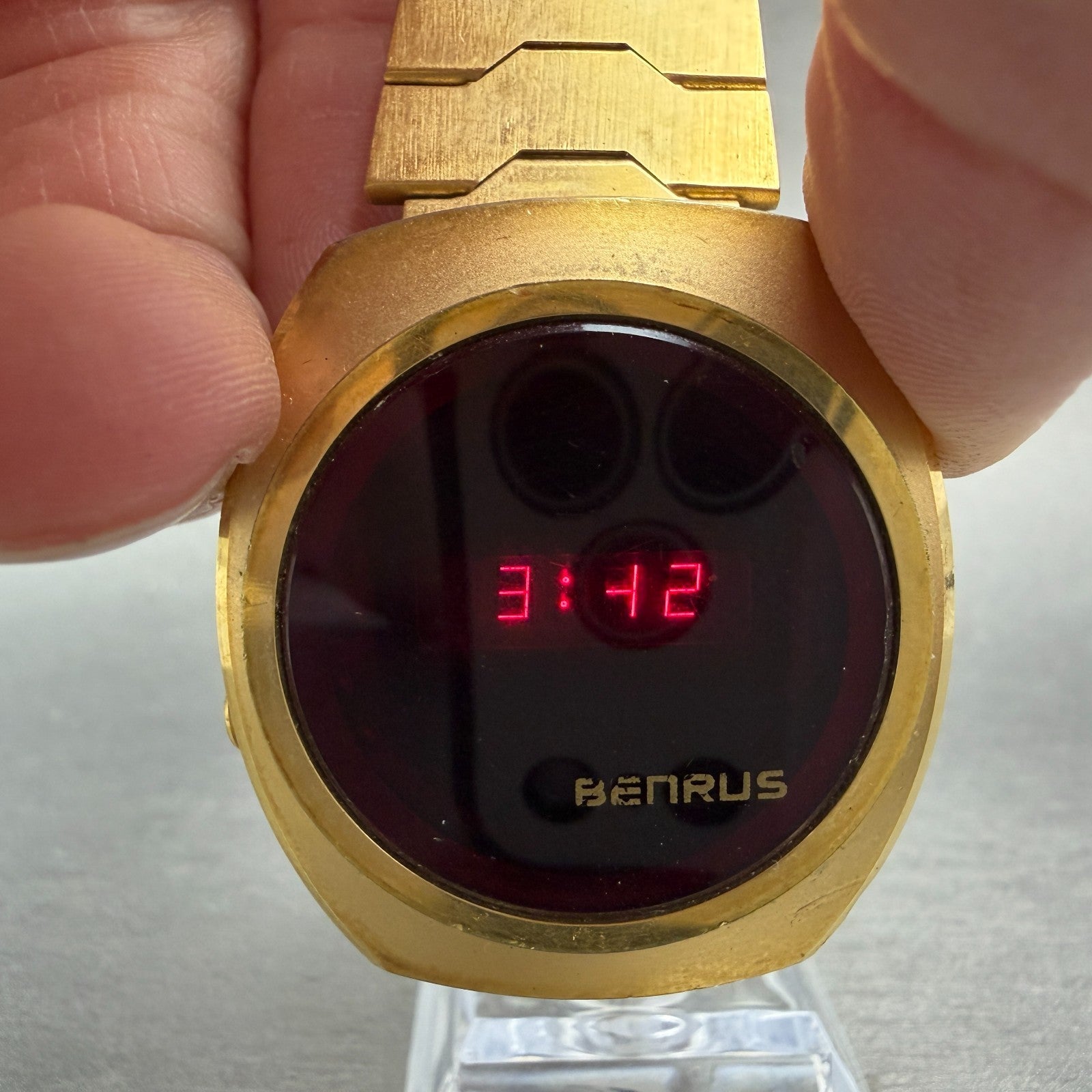 Benrus RED LED Watch Men 37mm Digital Gold Tone READ!!!! Round New Battery VTG1