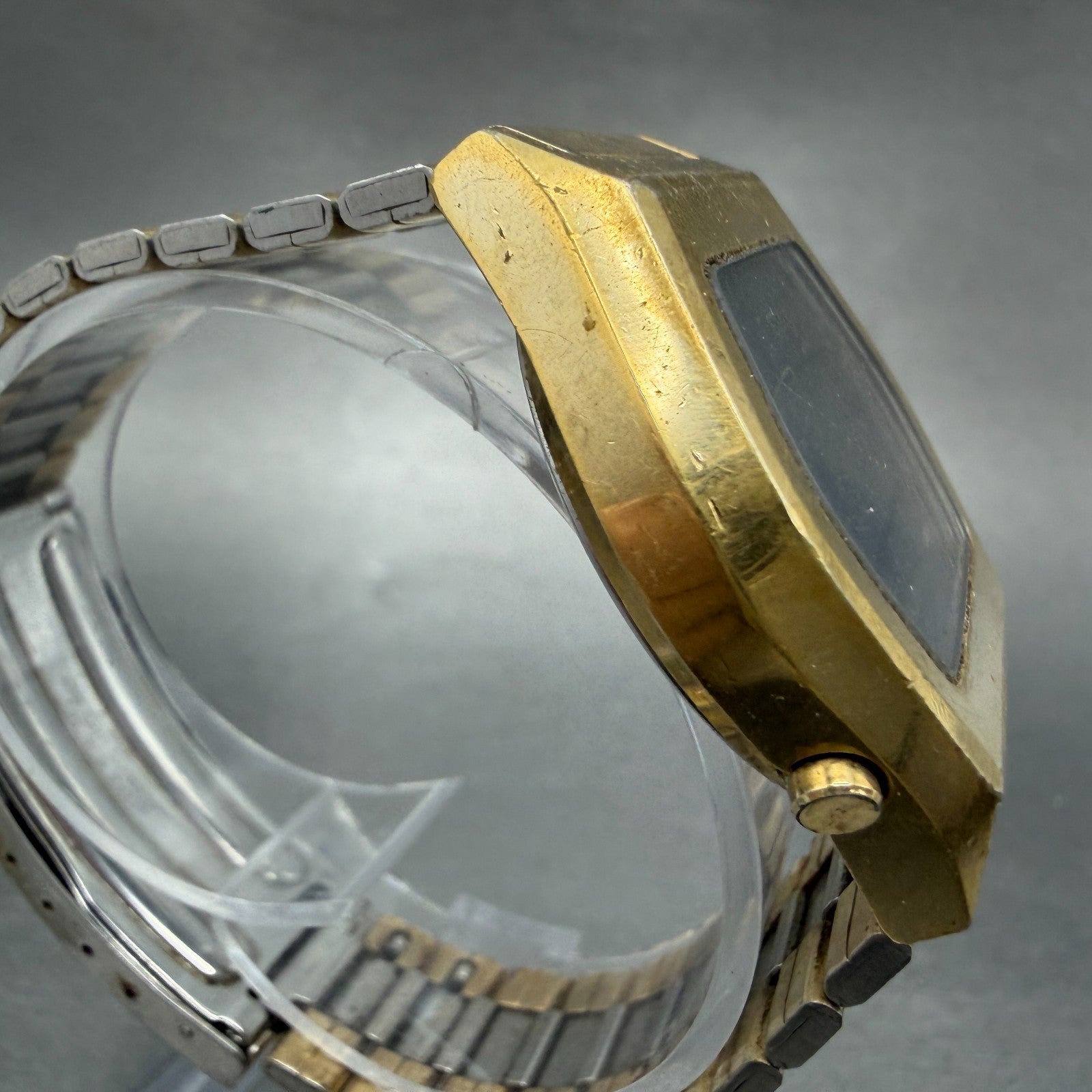 Seiko Digital Watch Men 35mm LCD Gold Tone Month Date 0439-4019 VTG PARTS4