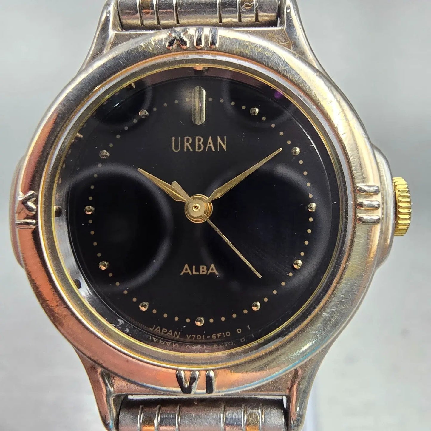 Seiko Alba Urban Watch Women 25mm Black Dial Two Tone Round V701-6C30 NewBattery1
