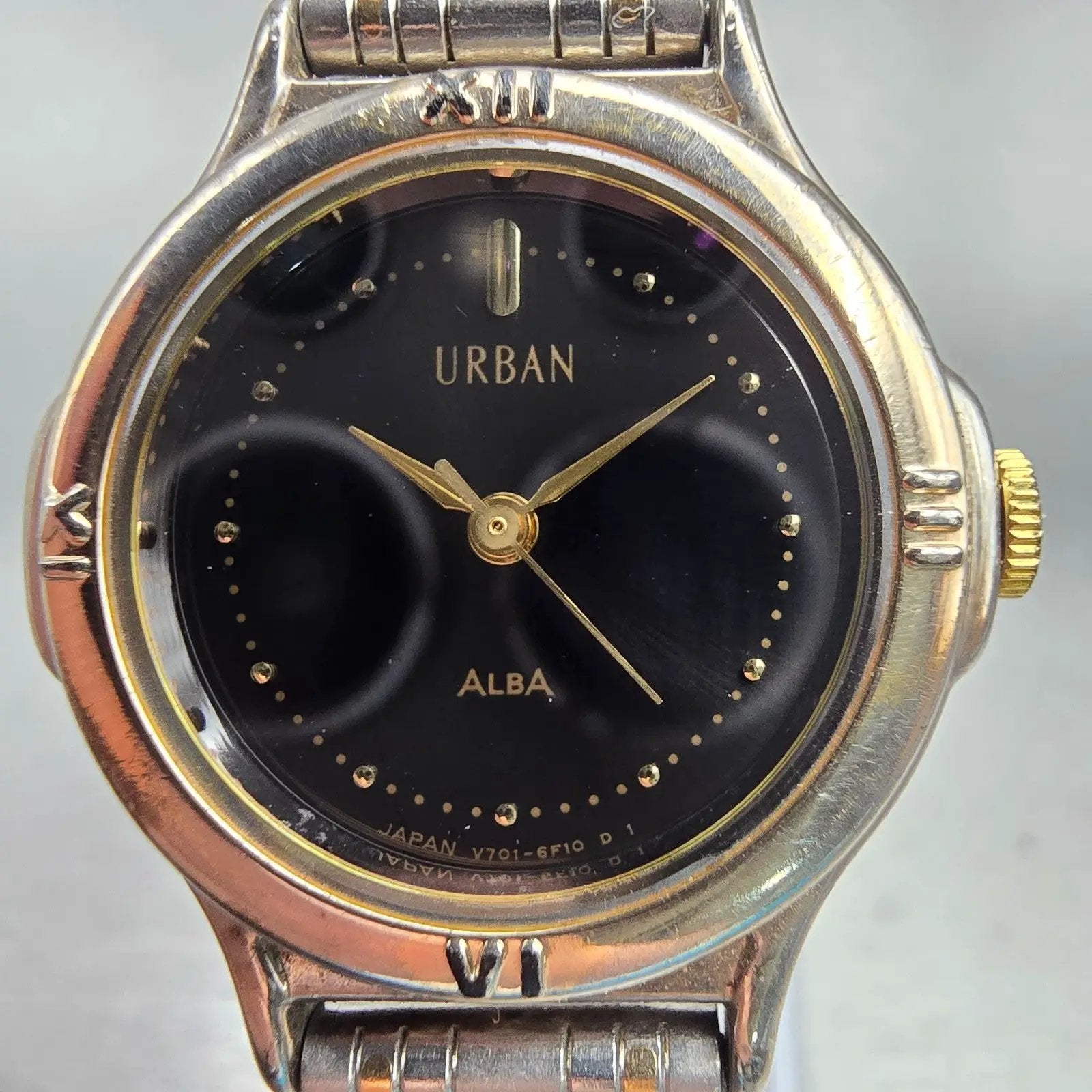 Seiko Alba Urban Watch Women 25mm Black Dial Two Tone Round V701-6C30 NewBattery1