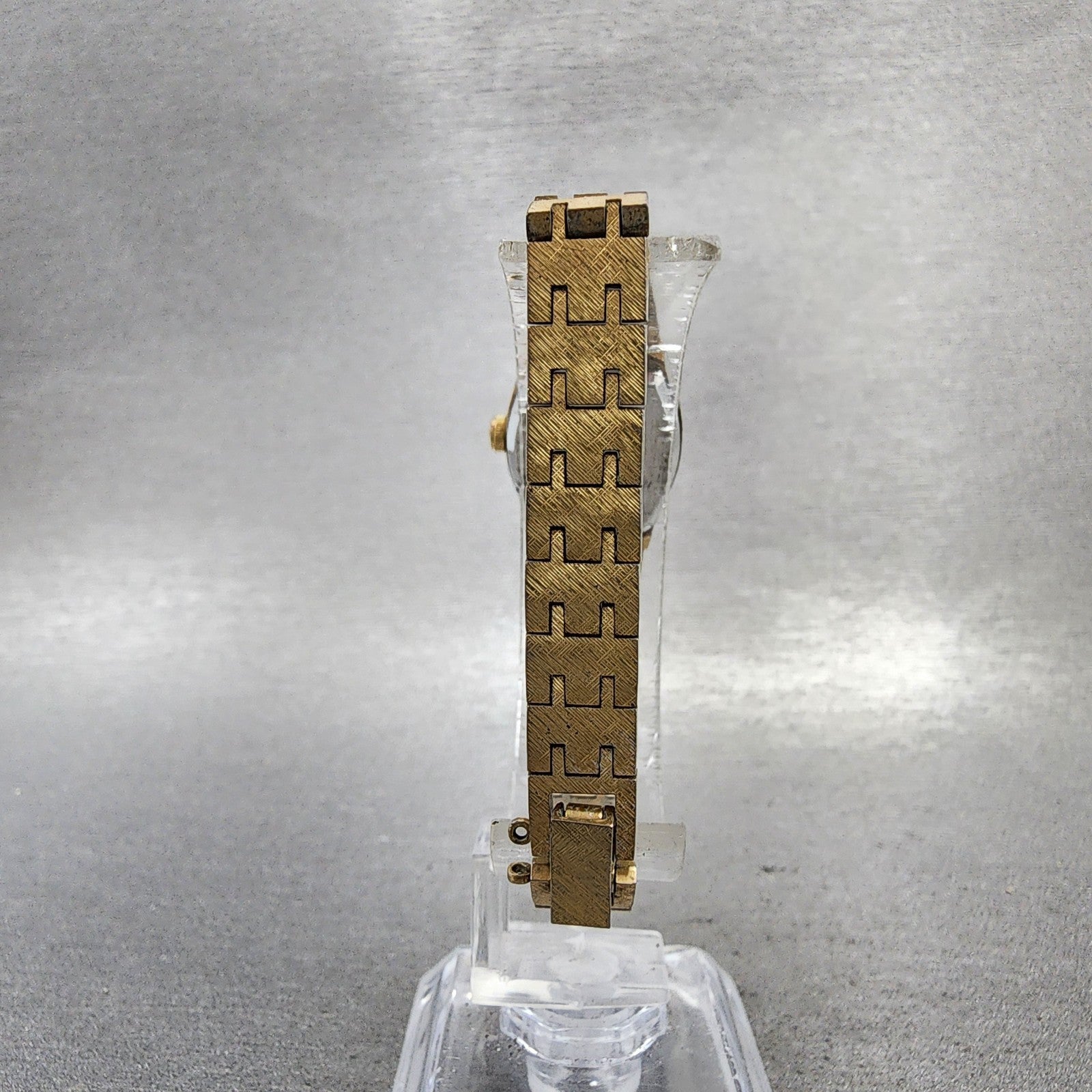 Citizen CQ Watch Women 18mm Champagne Dial Gold Tone 4752457 New Battery8