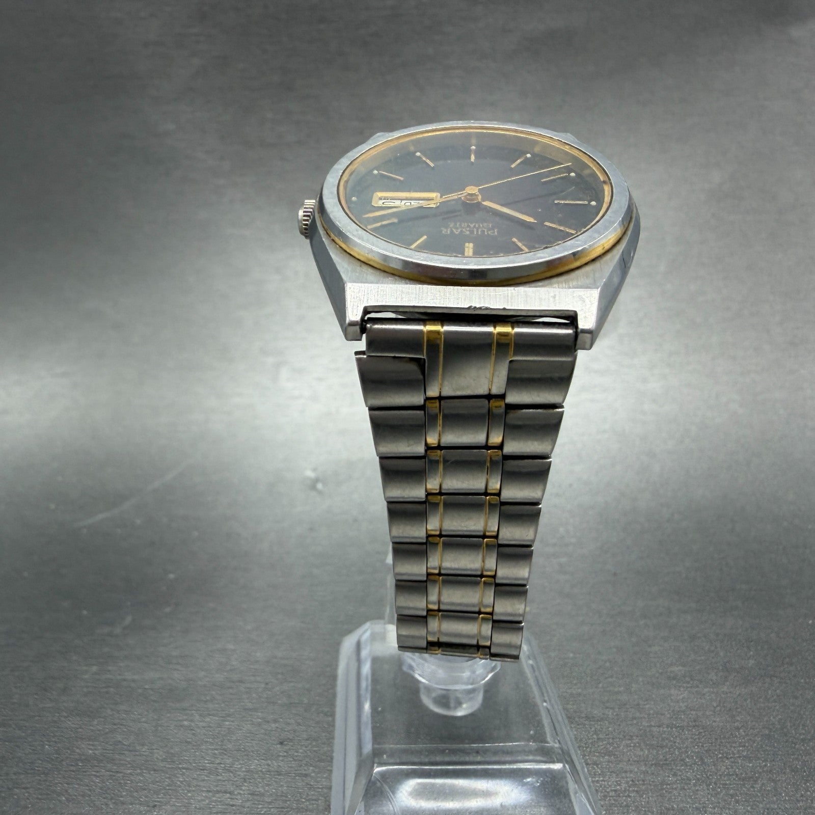 Pulsar Watch Men 37mm Black Dial Two Tone Daydate V733-X004 Round New Battery 27