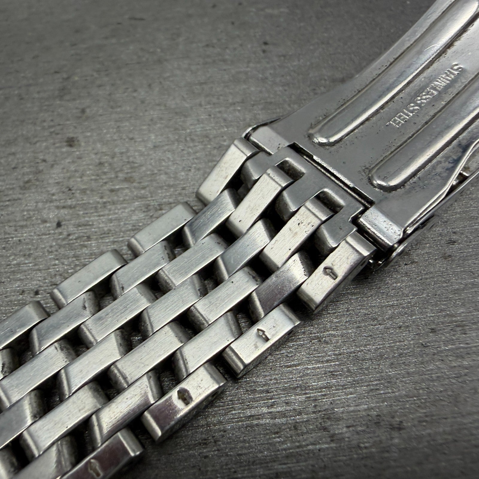 Victorinox Swiss Army Calvary Watch Men 39mm White Dial Silver Tone Date PARTS R16
