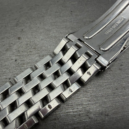 Victorinox Swiss Army Calvary Watch Men 39mm White Dial Silver Tone Date PARTS R16