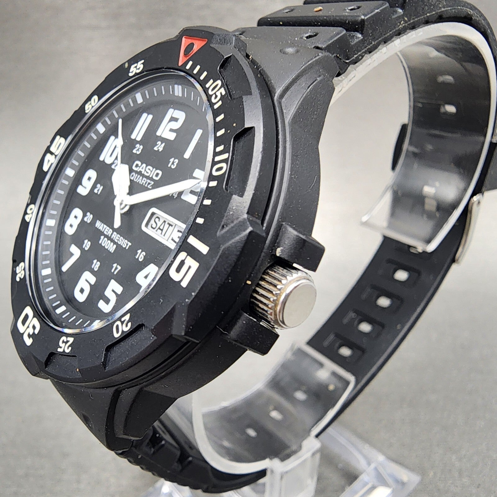Casio MRW200H Dive Watch Men 43mm Black Dial Black Tone Daydate Round New Batt2