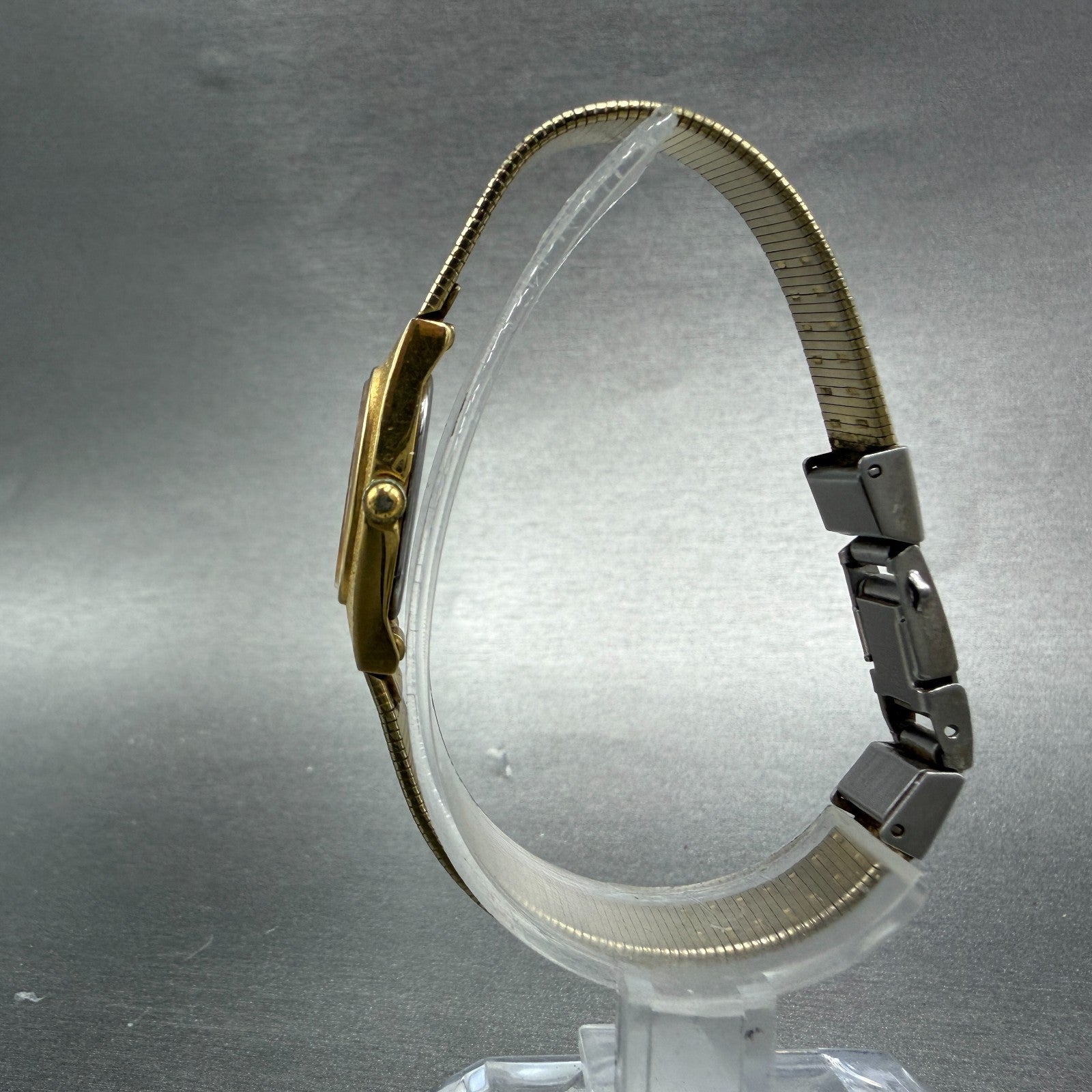 Seiko Watch Women 14mm Champagne Dial Gold Tone Oval 1F20-5C90 New Battery VTG6