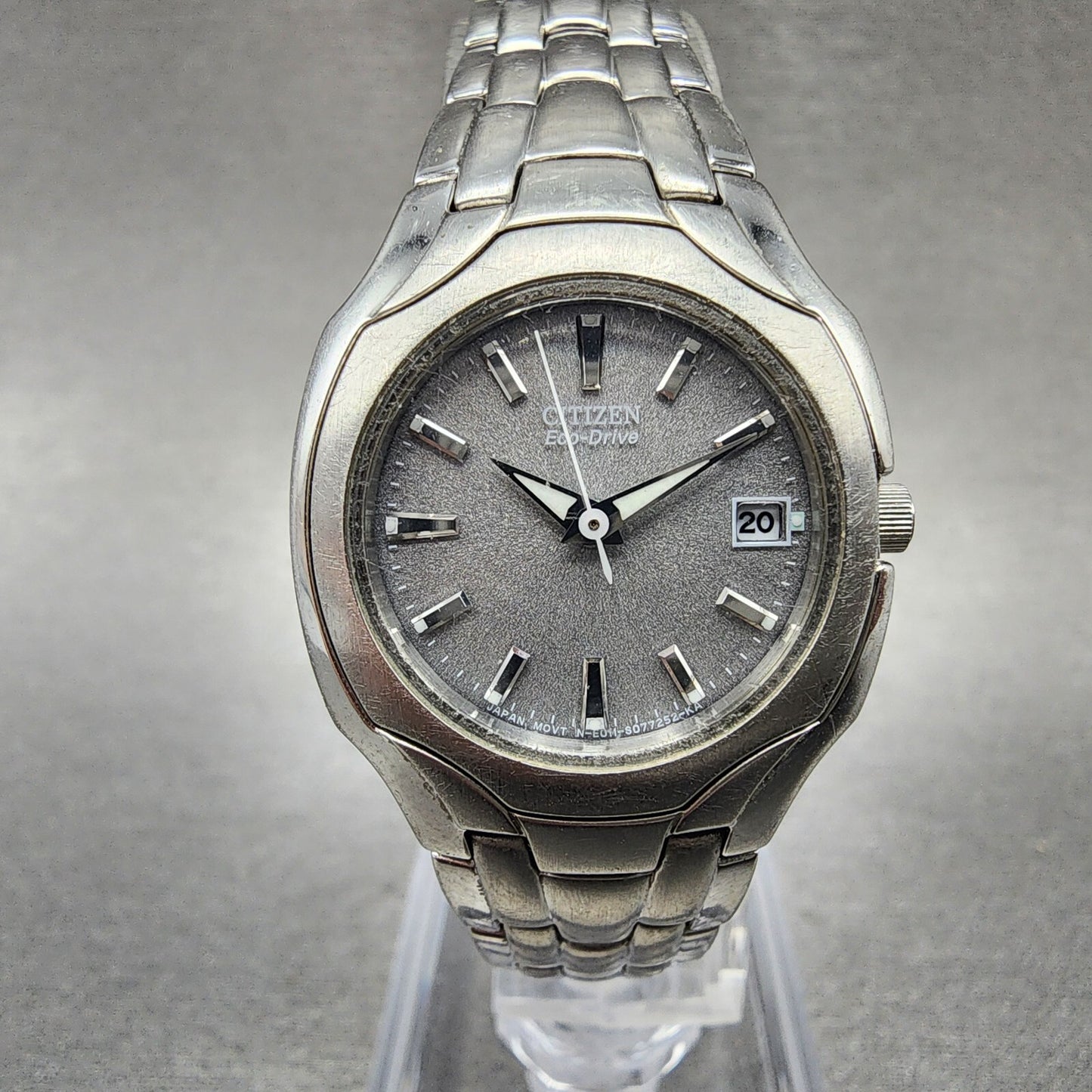Citizen EcoDrive Watch Women 25mm Silver Dial Silver Tone Date E011S049601 Run0