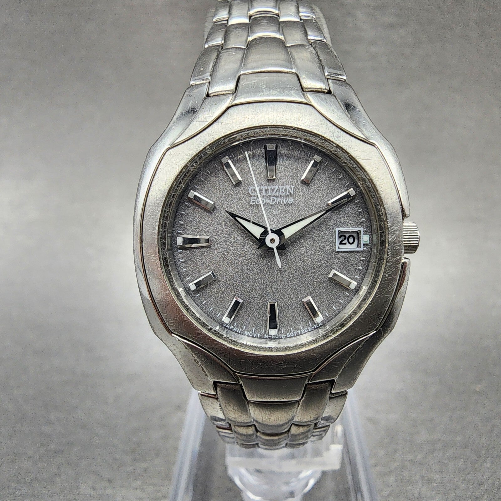 Citizen EcoDrive Watch Women 25mm Silver Dial Silver Tone Date E011S049601 Run0