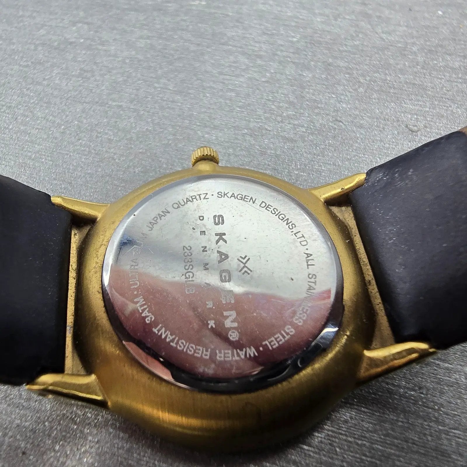 Skagen Watch Women 28mm Black Dial Gold Tone Round 233SGLB New Battery10