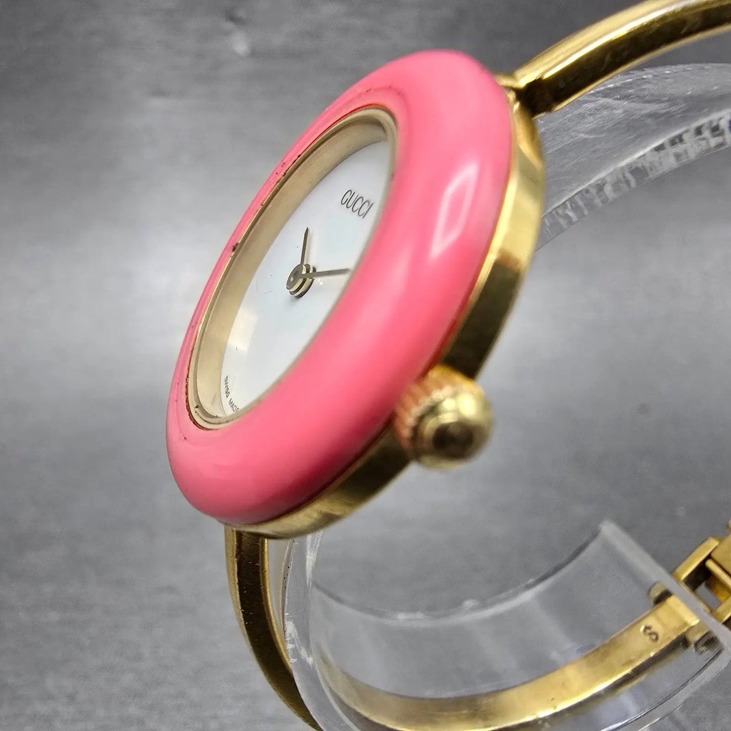 Gucci 11/12.2 Watch Women 26mm White Dial Gold Tone Round New Battery Pink Bezel2