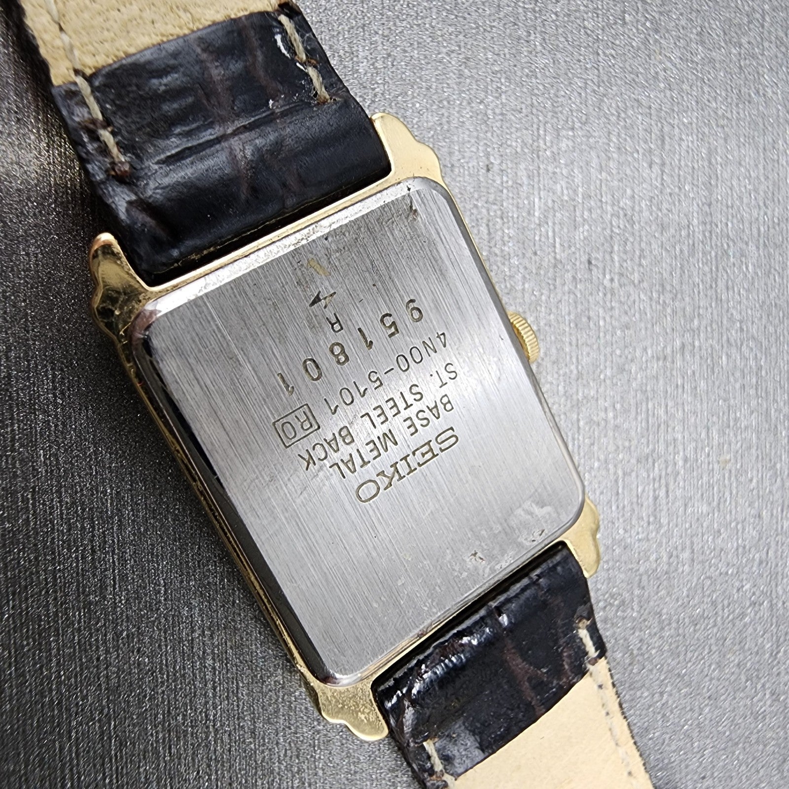 Seiko Tank Watch Women 19mm Gold Dial Gold Tone Rectangle 4N005101 New Battery9