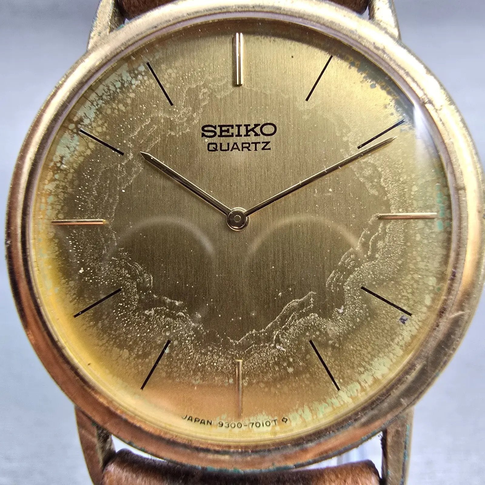 Seiko Watch Men 31mm Gold Dial Gold Tone Round 9300-7009 New Battery Vintage1