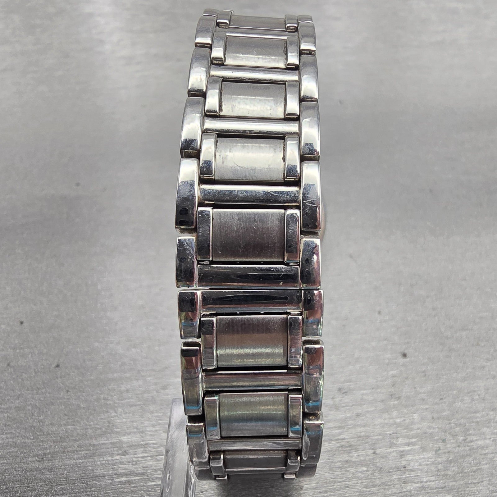 Bulova Chronograph Watch Women 30mm Silver Dial Silver Date 96R19 New Battery7