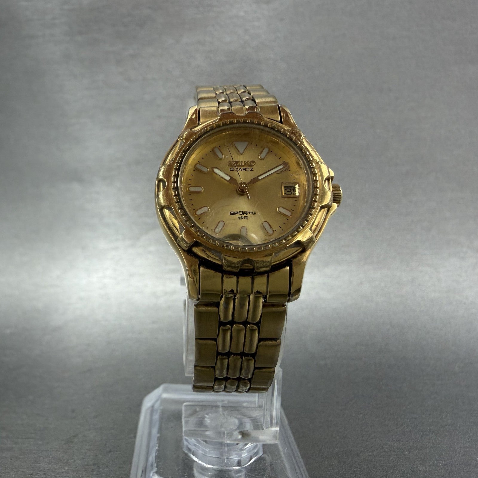 Seiko Sports 50 Watch Women 25mm Champagne Dial Gold Tone Date 7N820271 New Bat4