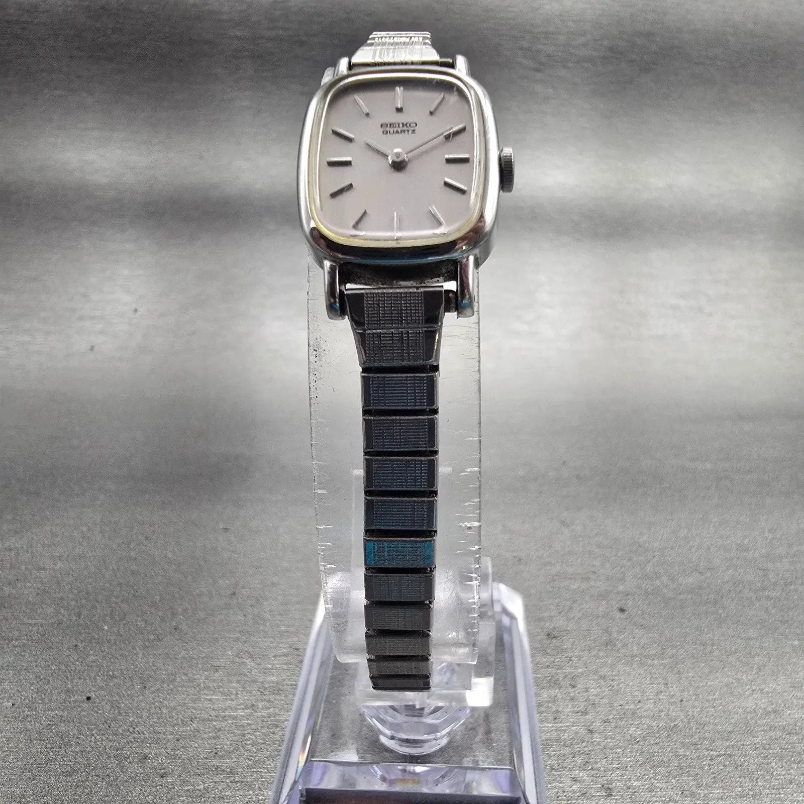 Seiko Watch Women 16mm Gray Dial Silver Tone Oval 1400-6560 New Battery Vintage5