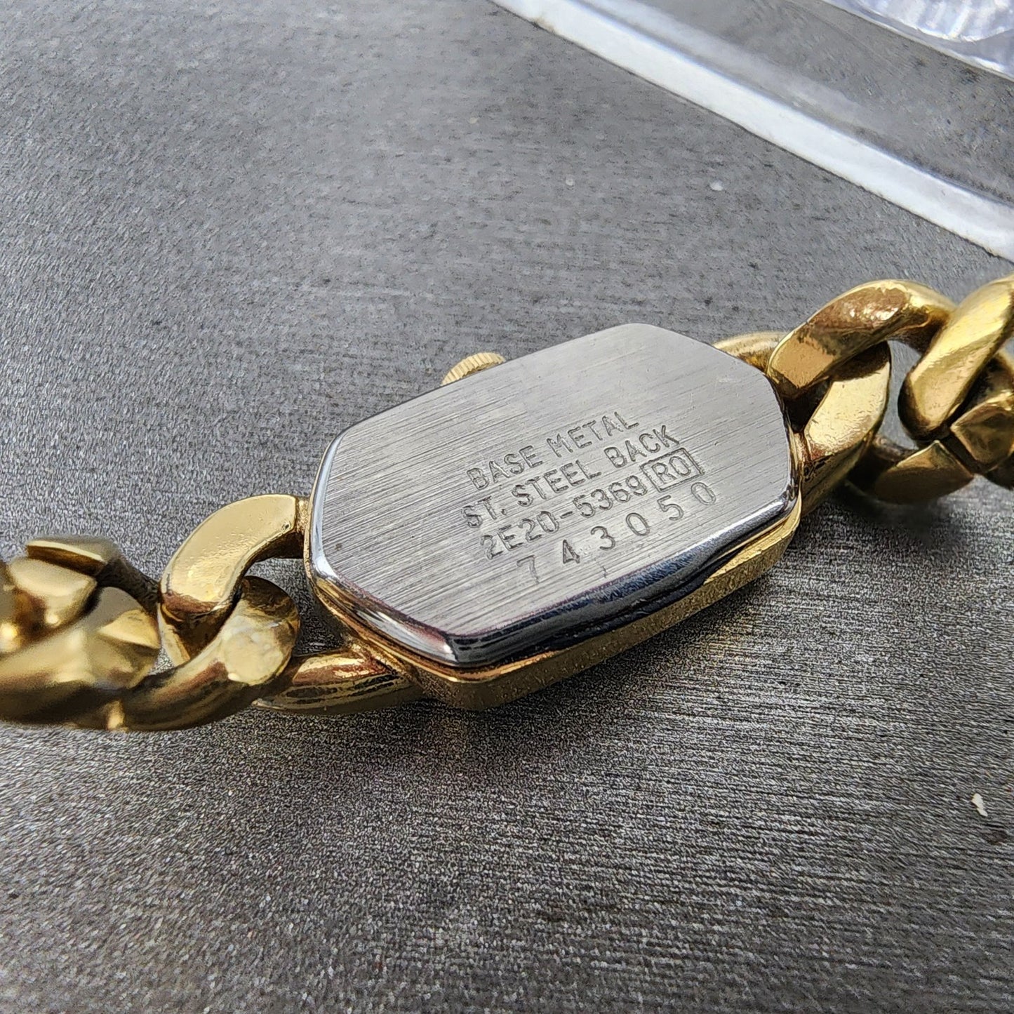 Seiko Watch Women 14mm Champagne Dial Gold Tone 2e205369 New Battery9