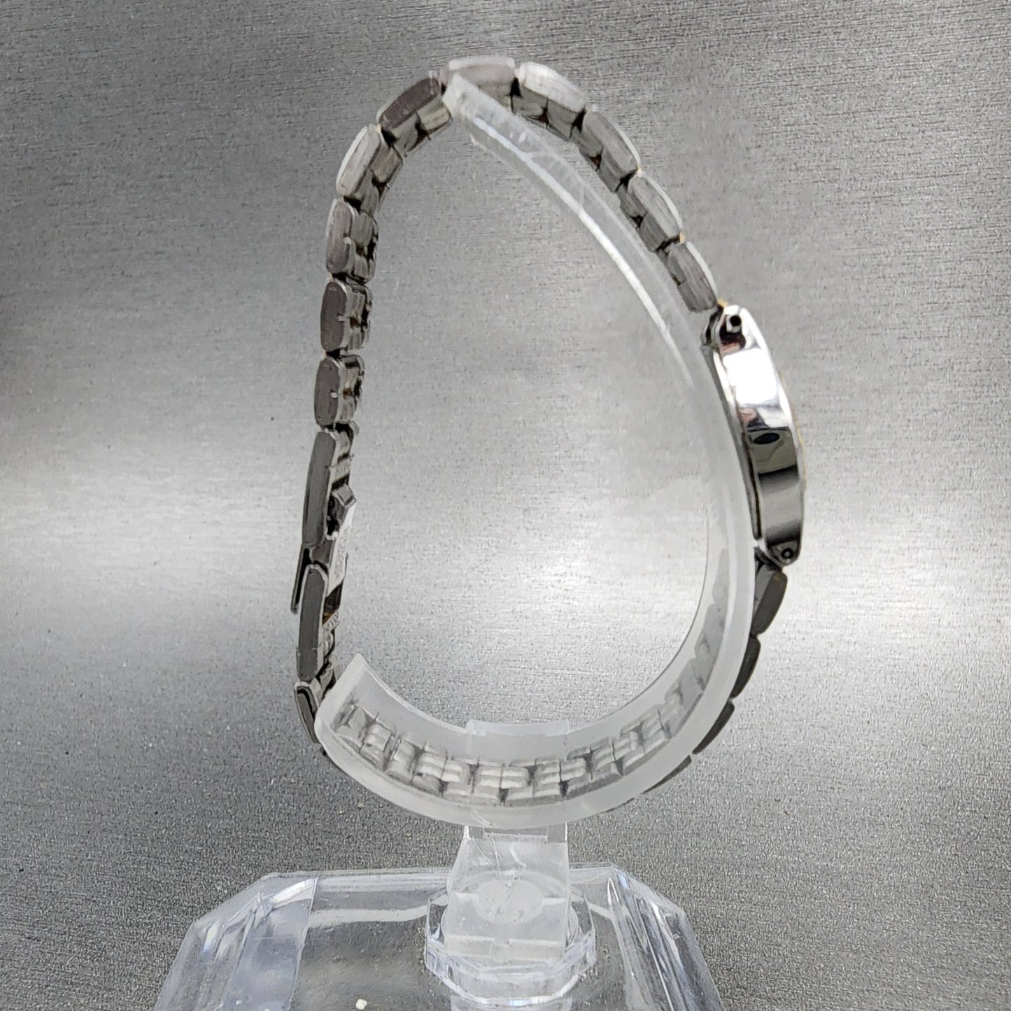 Seiko Watch Women 17mm Silver Dial Two Tone Oval 1F205B29 New Battery9