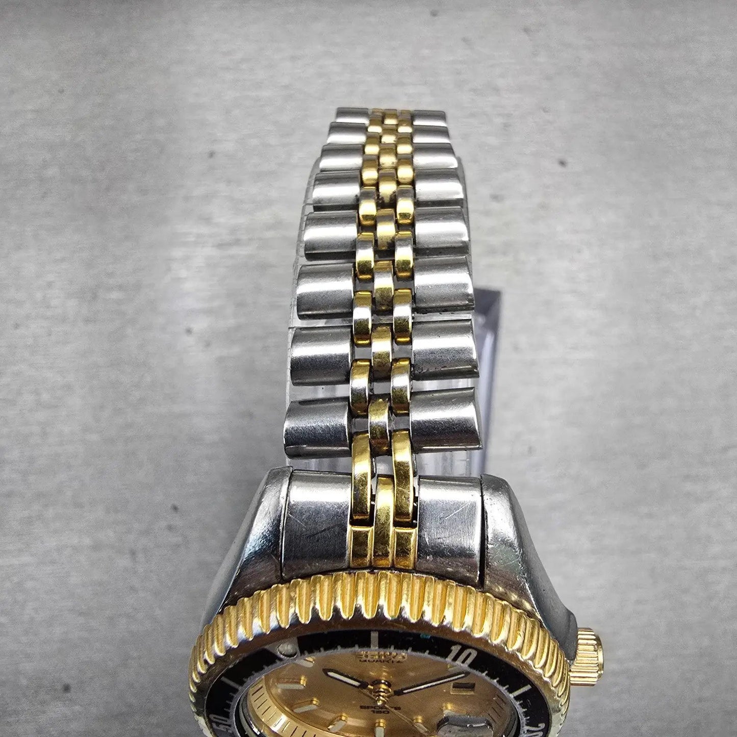Seiko Sports 150 Watch Women 31mm Gold Dial Two Tone Date 7N82-6A20 New Battery4