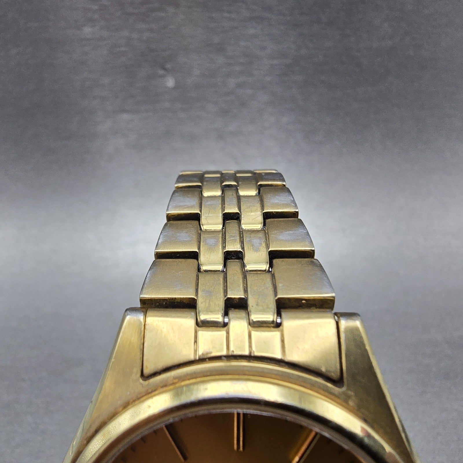 Seiko Solar Watch Men 37mm Champagne Dial Gold Tone Daydate V158-0aa0 Runs QR5