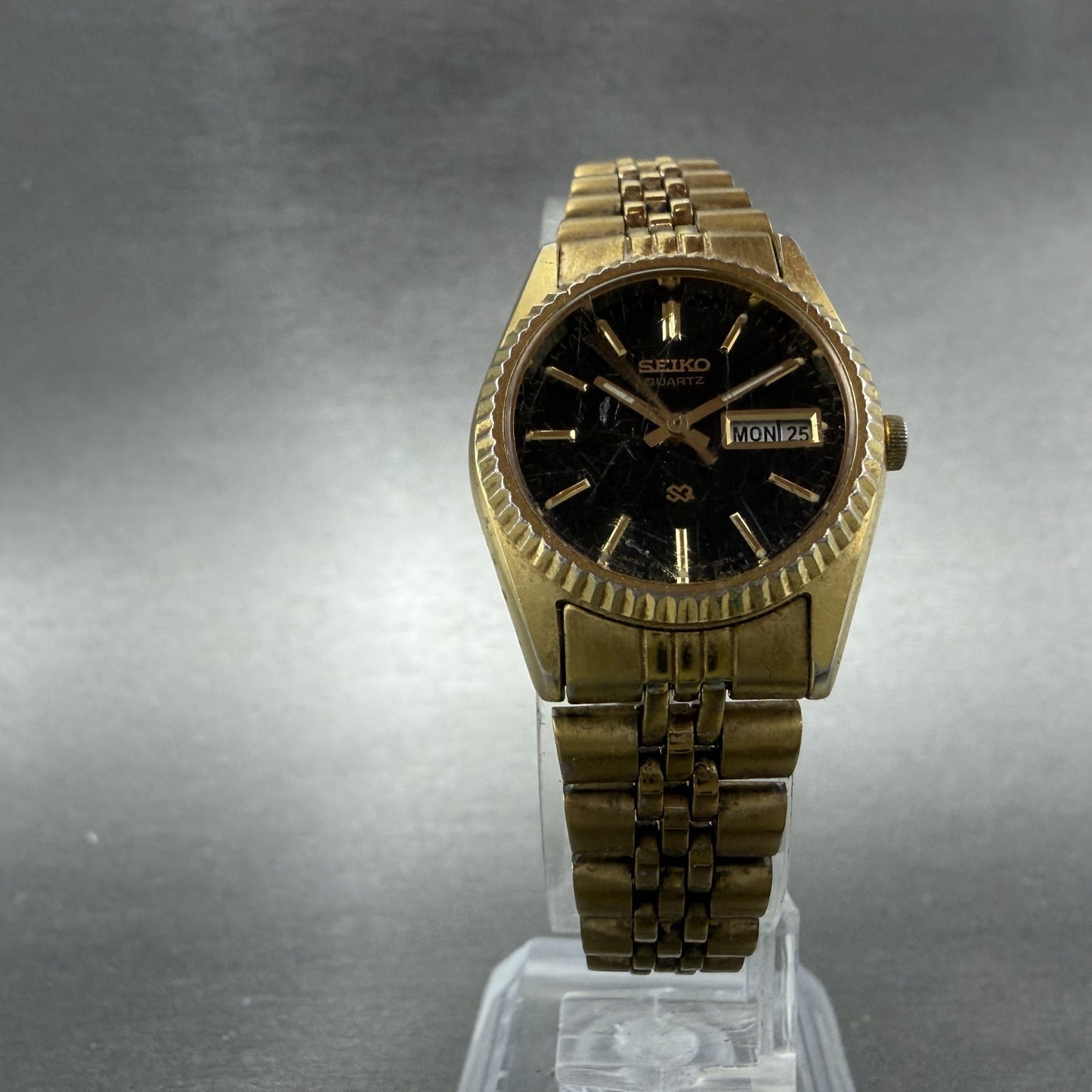 Seiko SQ Watch Women 24mm Black Dial Gold Tone Daydate 24mm Round New Battery 9Q5