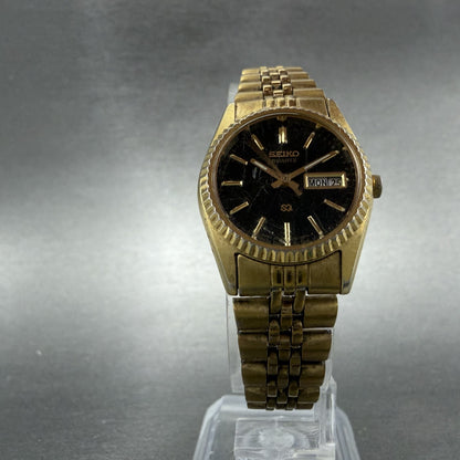 Seiko SQ Watch Women 24mm Black Dial Gold Tone Daydate 24mm Round New Battery 9Q5