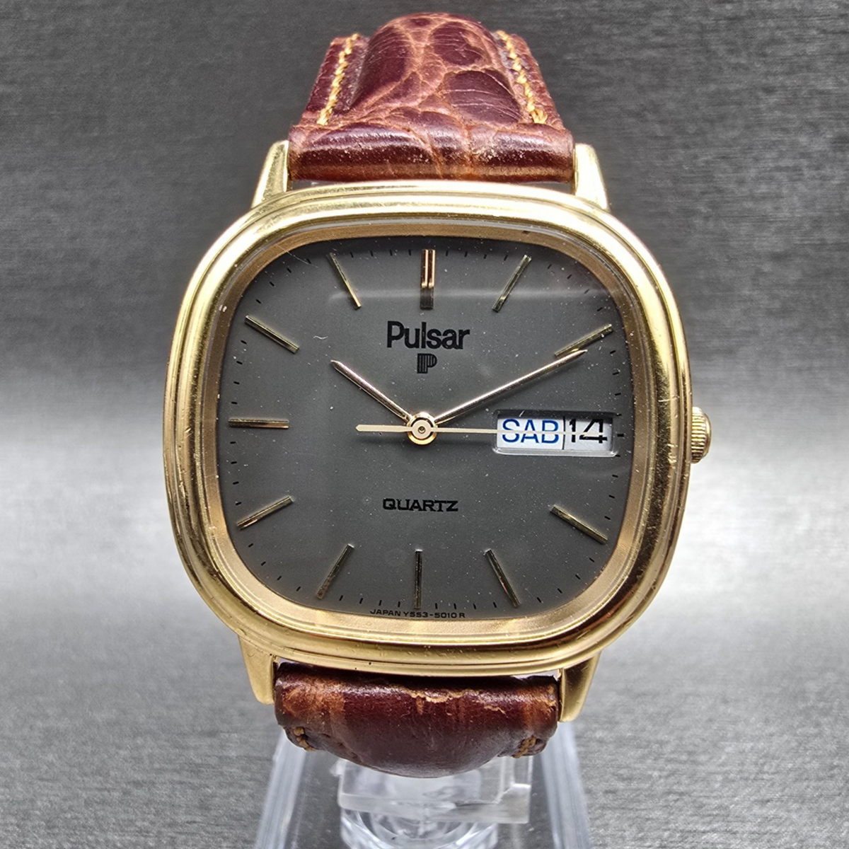 Seiko Pulsar Watch Men 33mm Gray Dial Gold Tone Rectangle Y553-5019 READ! NewBat0