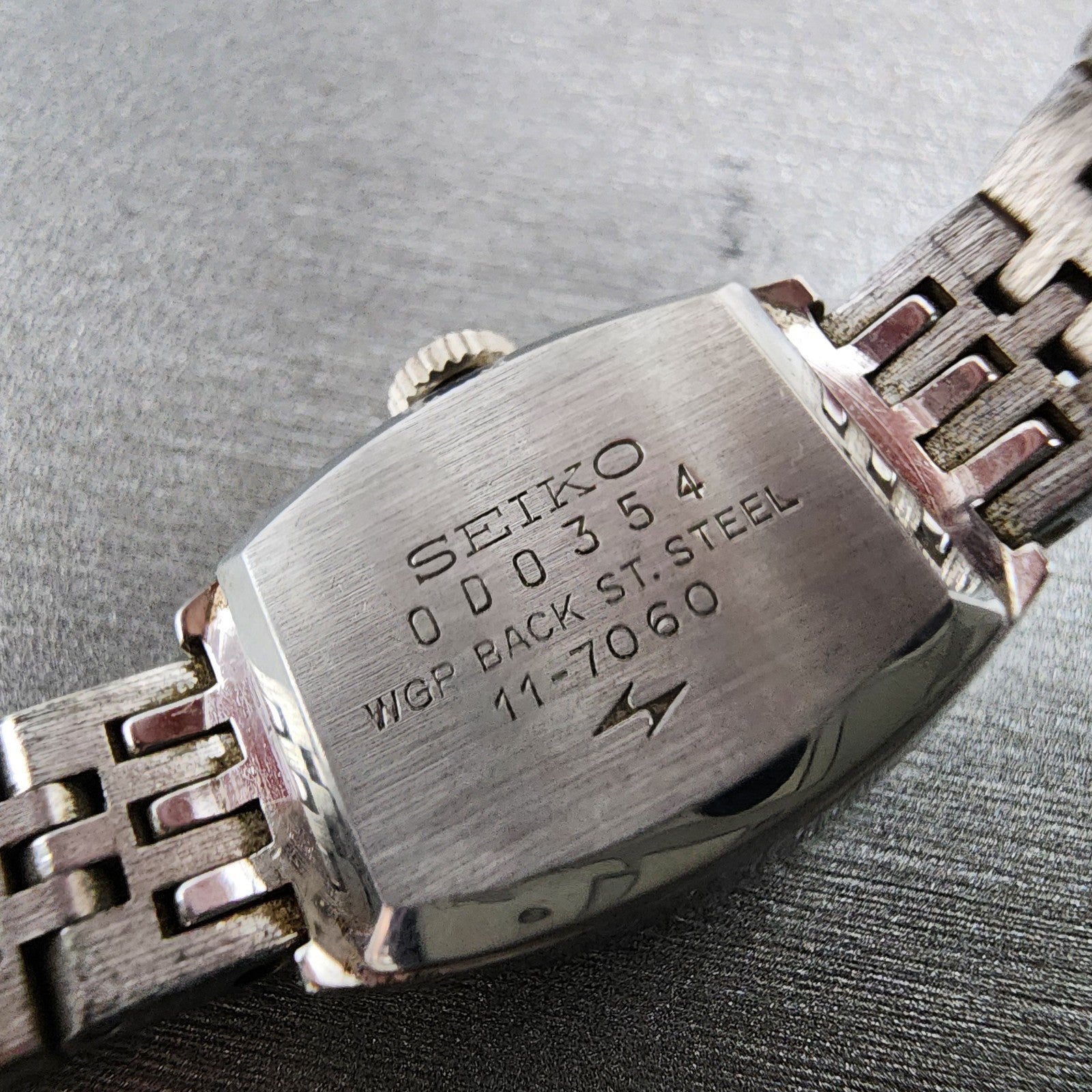 Seiko Watch Women 16mm Silver Dial Silver Tone Oval Manual 117060 Runs9