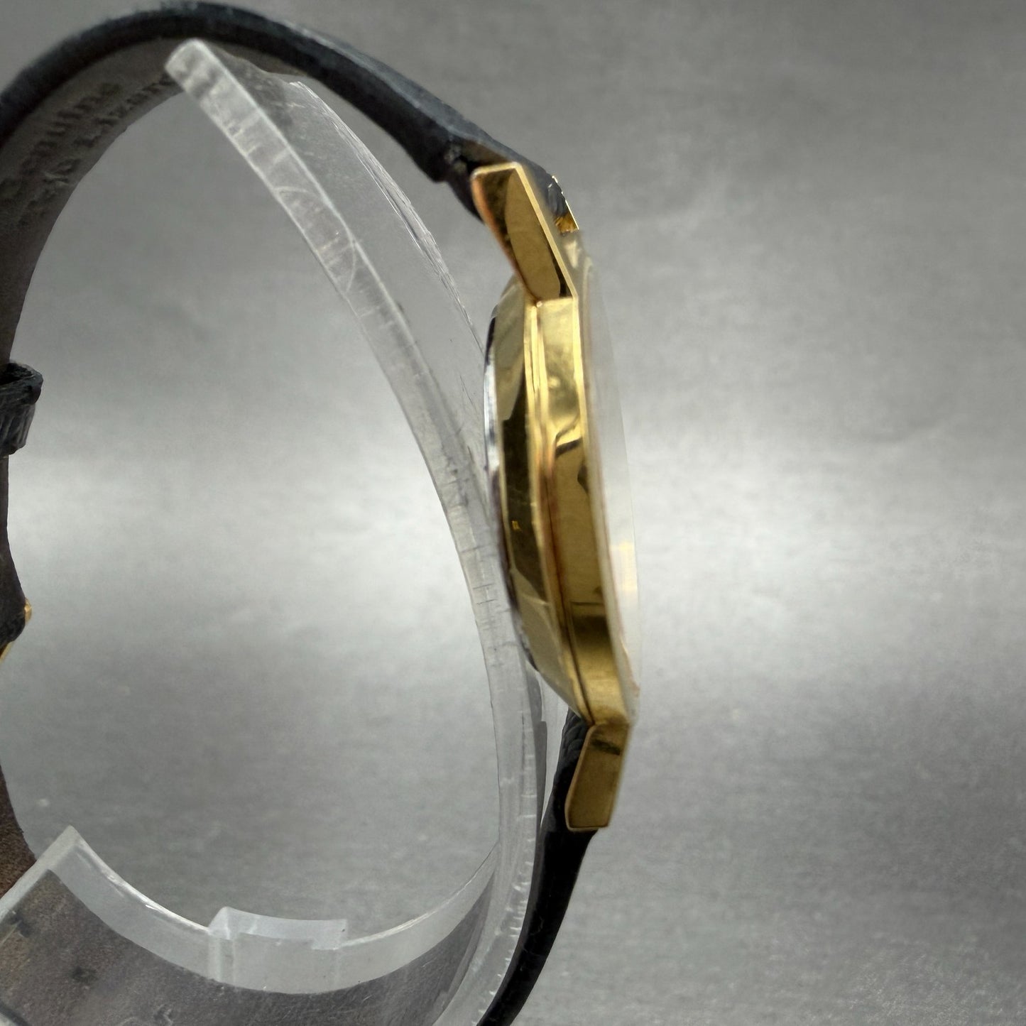 Movado Museum Watch Women 25mm Black Dial Gold Tone Round 87.A1.832.1 New Batt3
