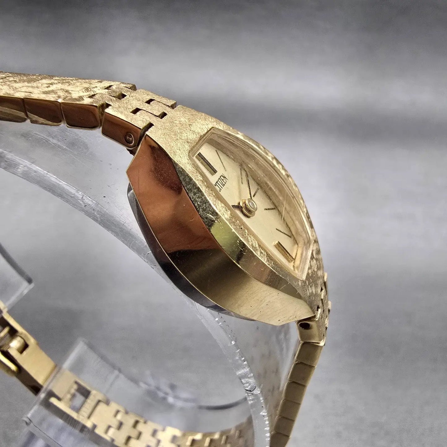 Citizen Watch Women 18mm Gold Dial Gold Tone Oval 4-152921 Manual Wind Works VTG3
