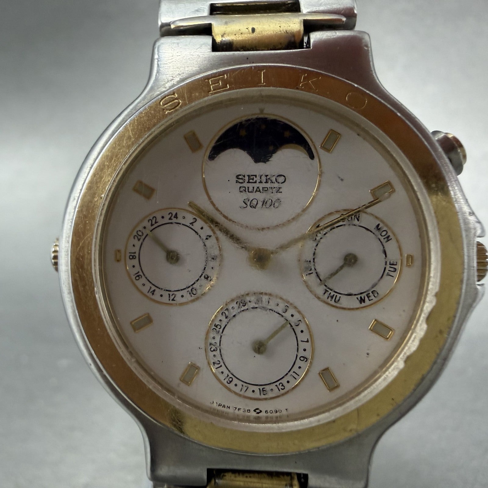 Seiko Moon Phase Watch Men 35mm White Dial Two Tone Daydate 7F38-6110 NewBattery1