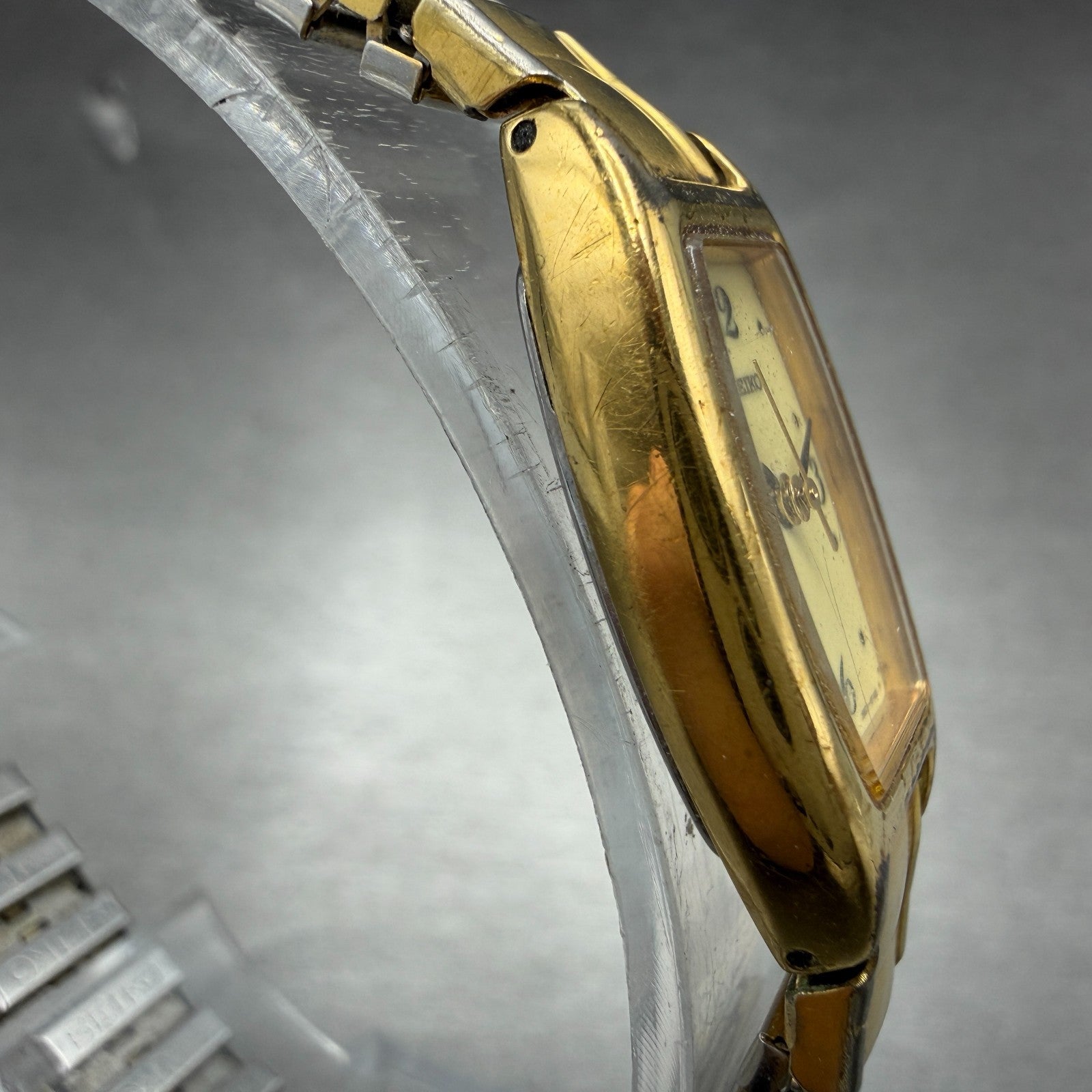 Seiko Tank Watch Women 16mm luminous Dial Gold Tone VTG 1N01-5B79 New Battery3